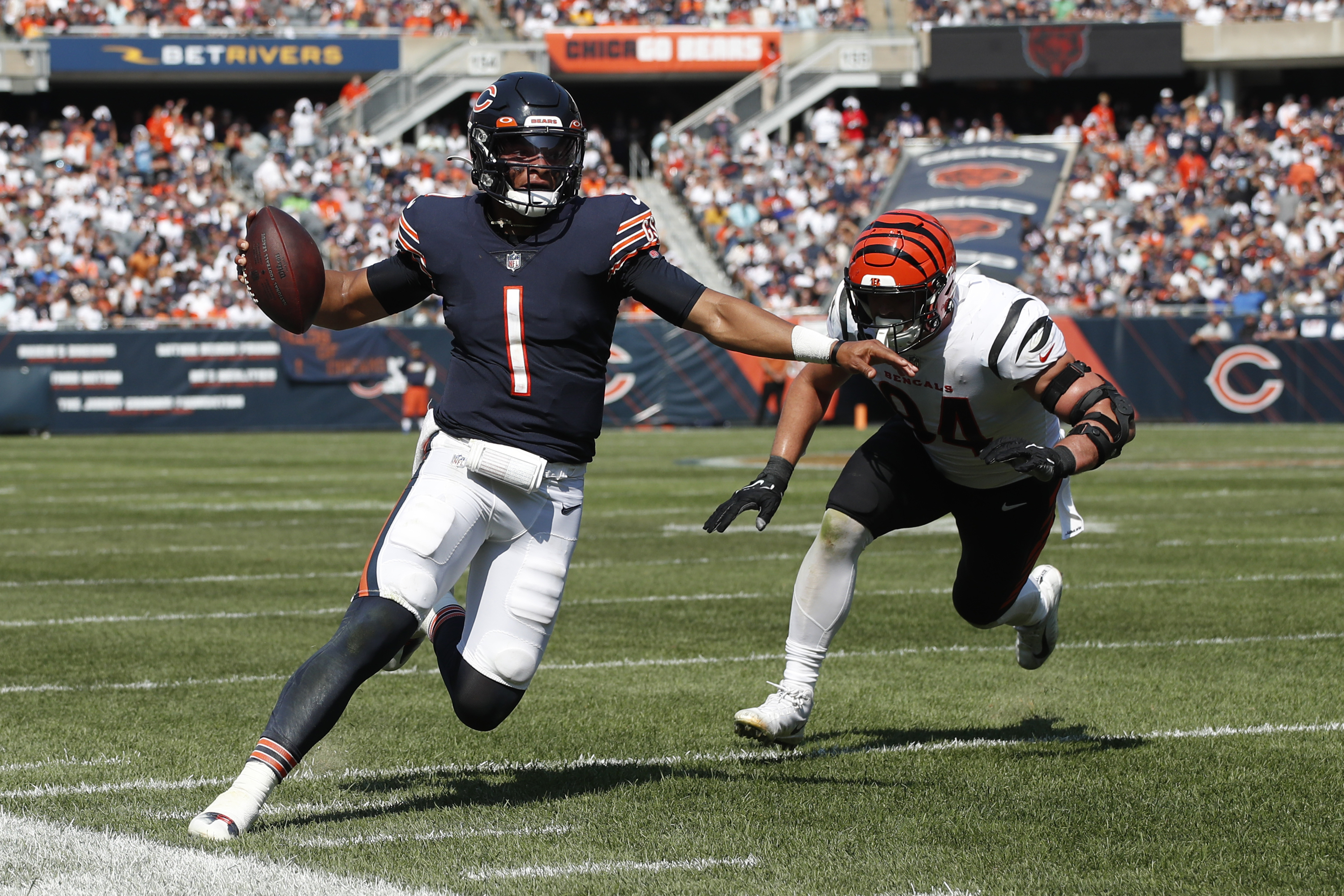 Chicago Bears QB Justin Fields to make 1st NFL start against Cleveland  Browns Sunday replacing injured Andy Dalton - ABC7 Chicago