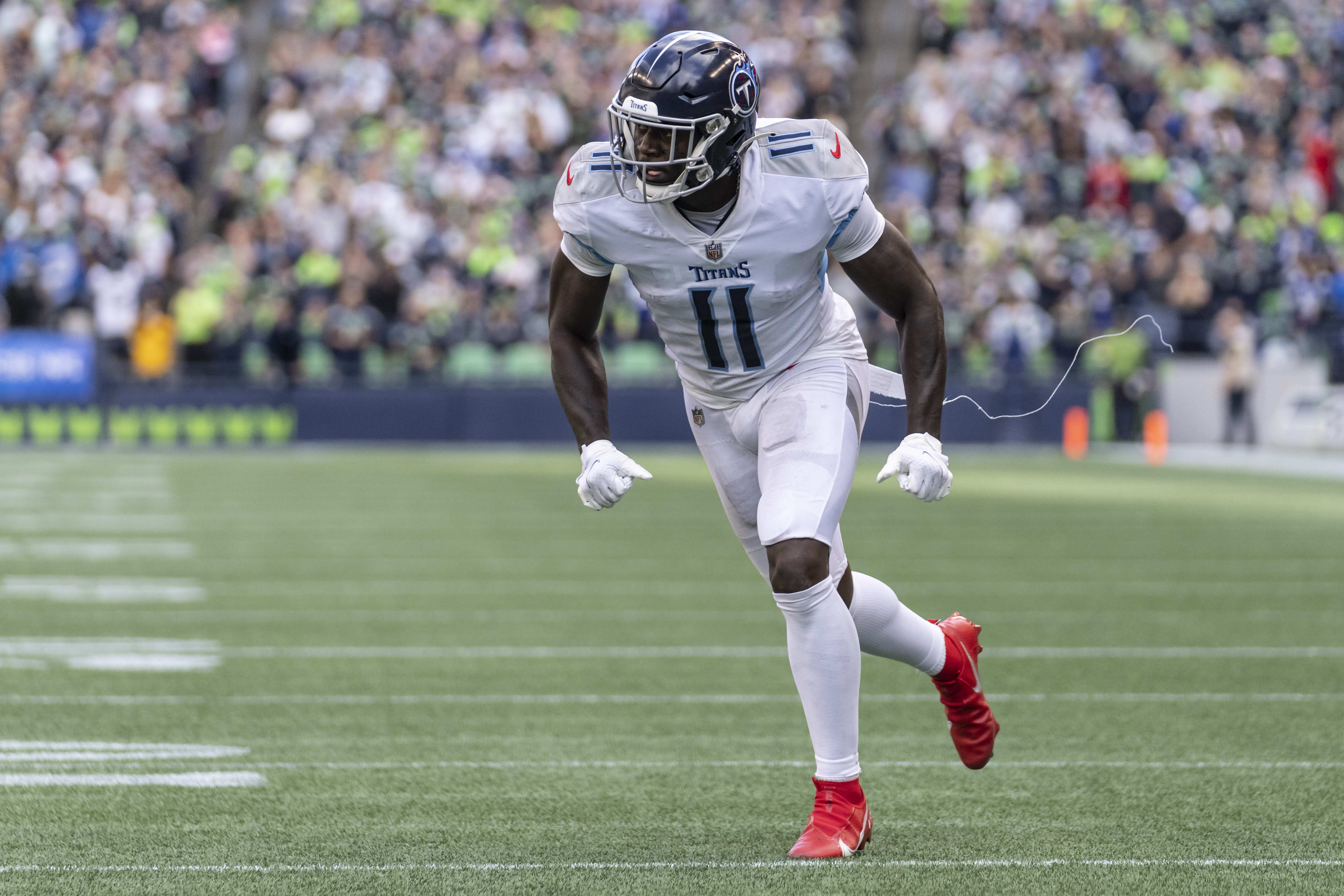 Titans WR A.J. Brown considered week to week with strained hamstring