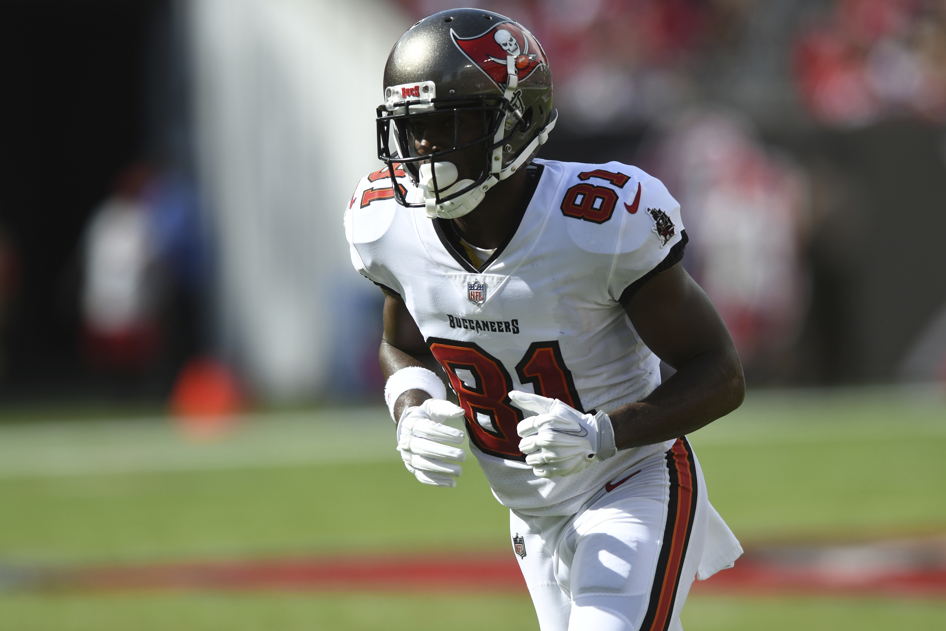 Bucs' Antonio Brown Activated from Reserve/COVID-19 List Ahead of Week 4 vs. Patriots thumbnail