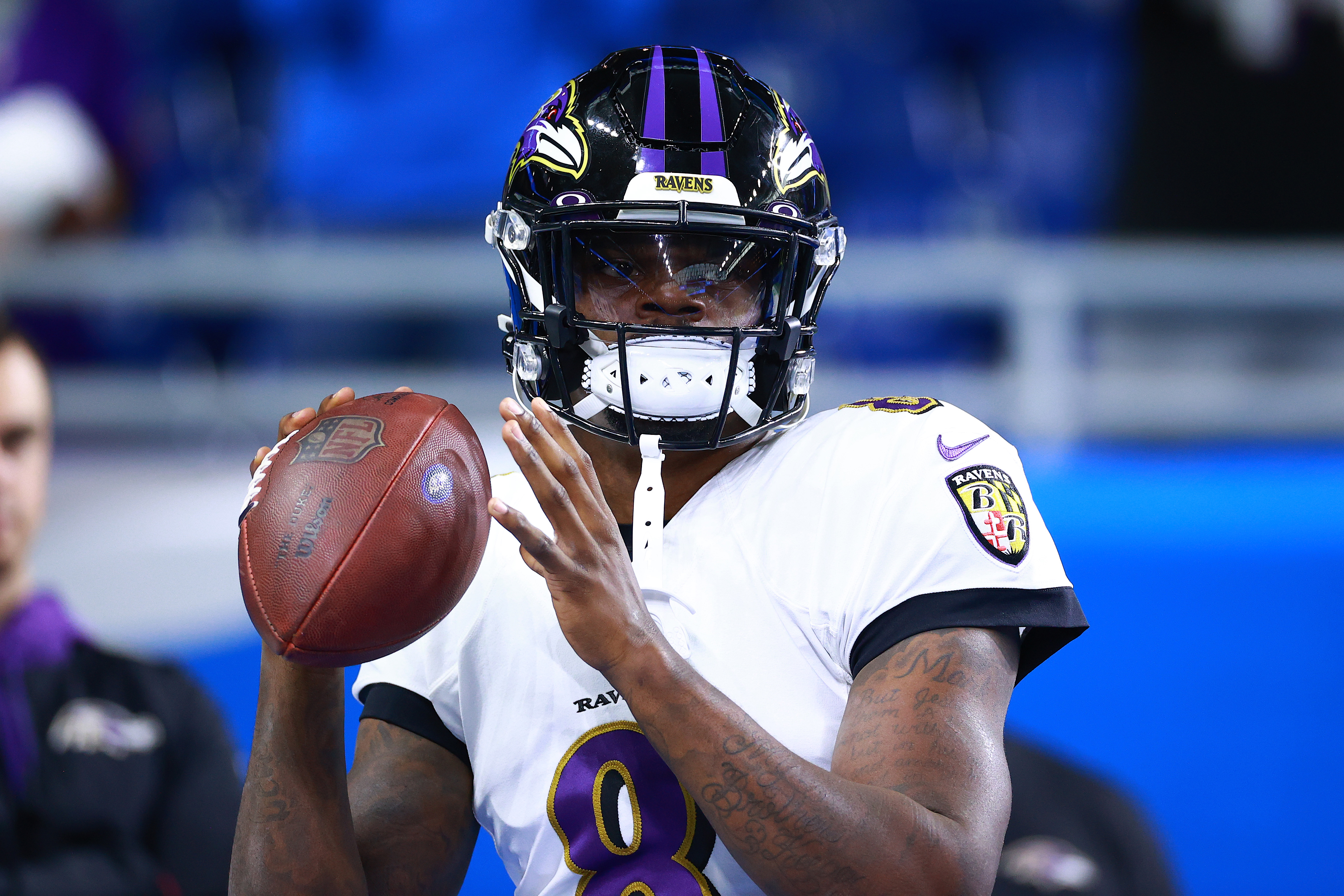 Lamar Jackson's Back Injury 'Not Anything Serious,' Per OC Roman