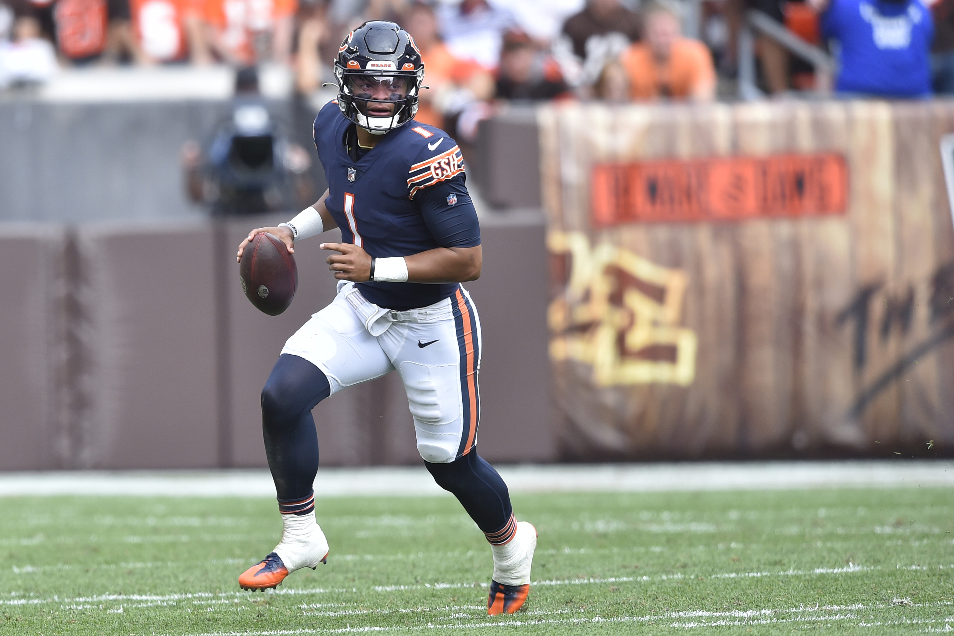 Justin Fields is Doubtful to Play, So Andy Dalton is the Bears' Starting QB  Once Again - Bleacher Nation