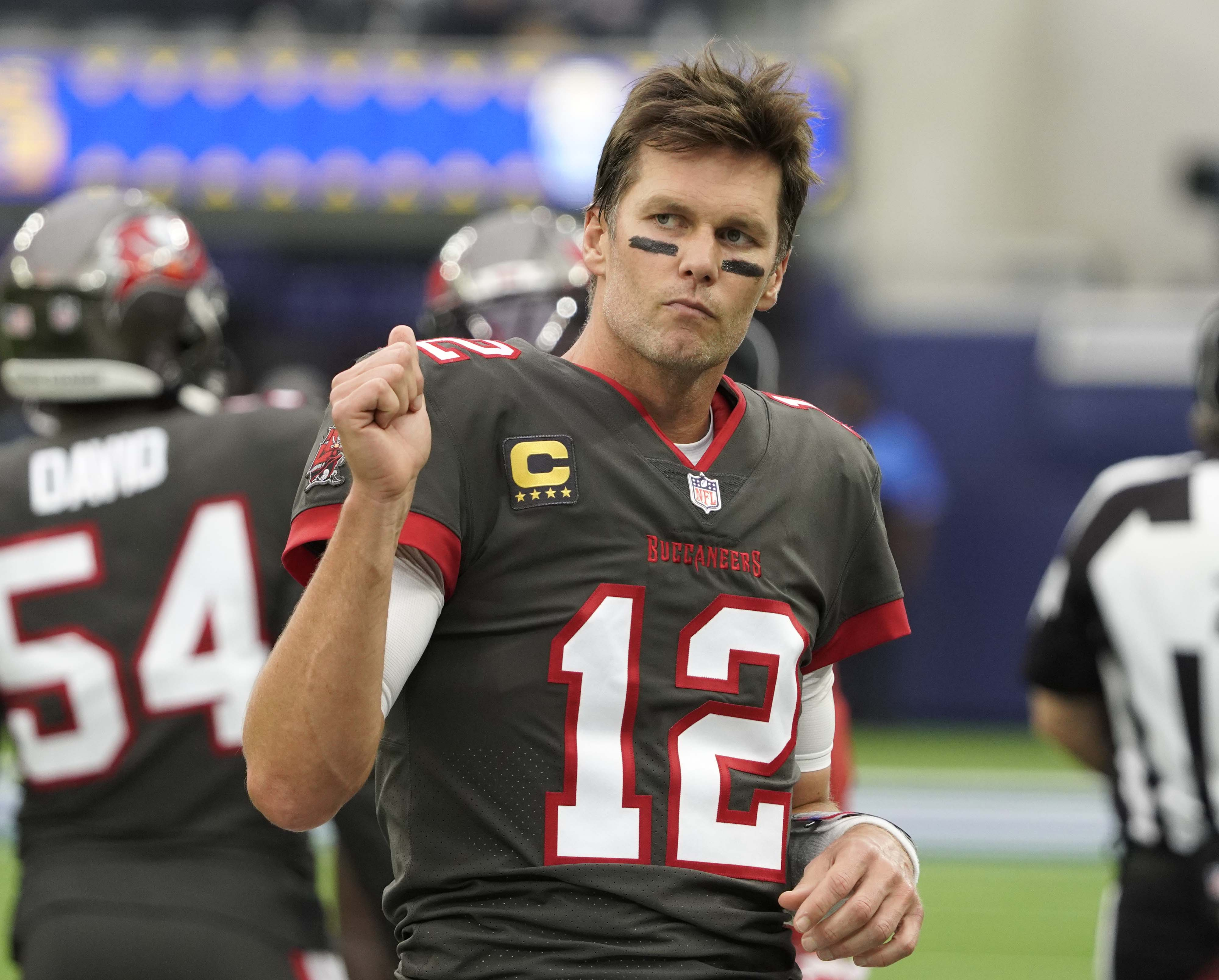 INGLEWOOD, CA - SEPTEMBER 26:  Tom Brady #12 of the Buccaneers during an NFL game between the Tampa Bay Buccaneers and the Los Angeles Rams on September 26, 2021, at SoFi Stadium in Inglewood, CA. (Photo by Icon Sportswire)