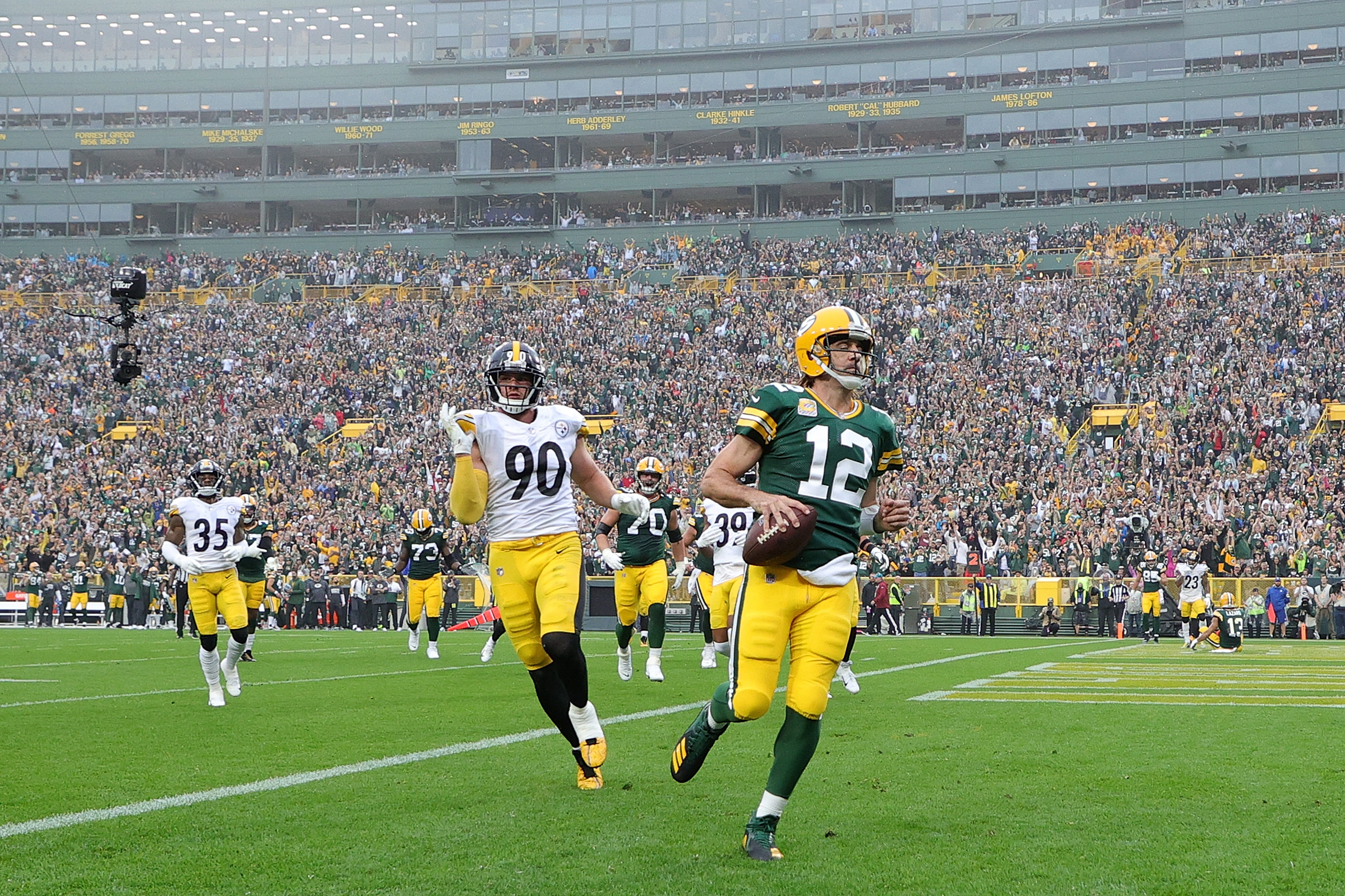 Aaron Rodgers: I'm Not Angling for Offseason Steelers Trade with Mike Tomlin Comments thumbnail