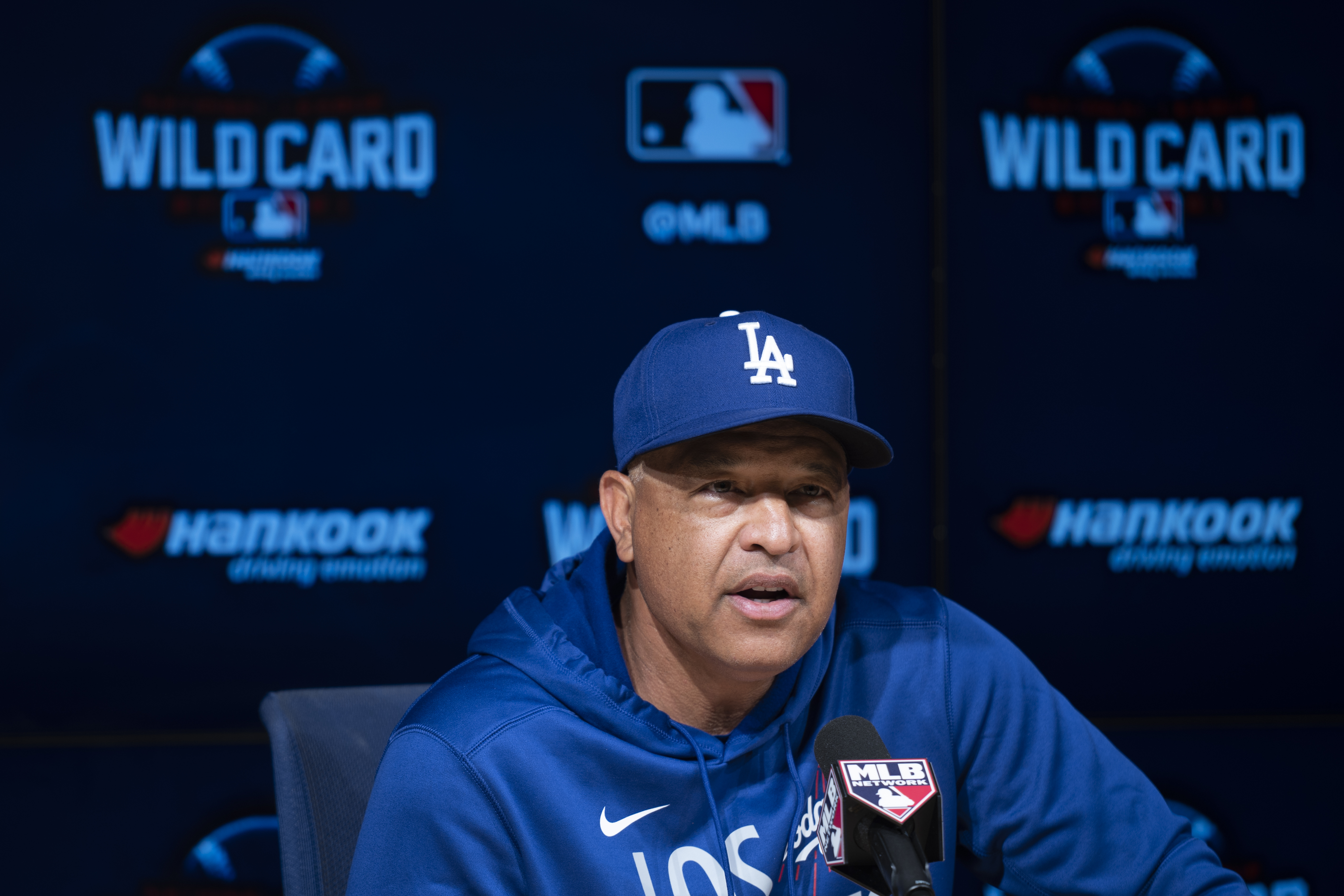 Dodgers' Dave Roberts Owes Giants' Bruce Bochy Dinner After NL West Title Bet thumbnail