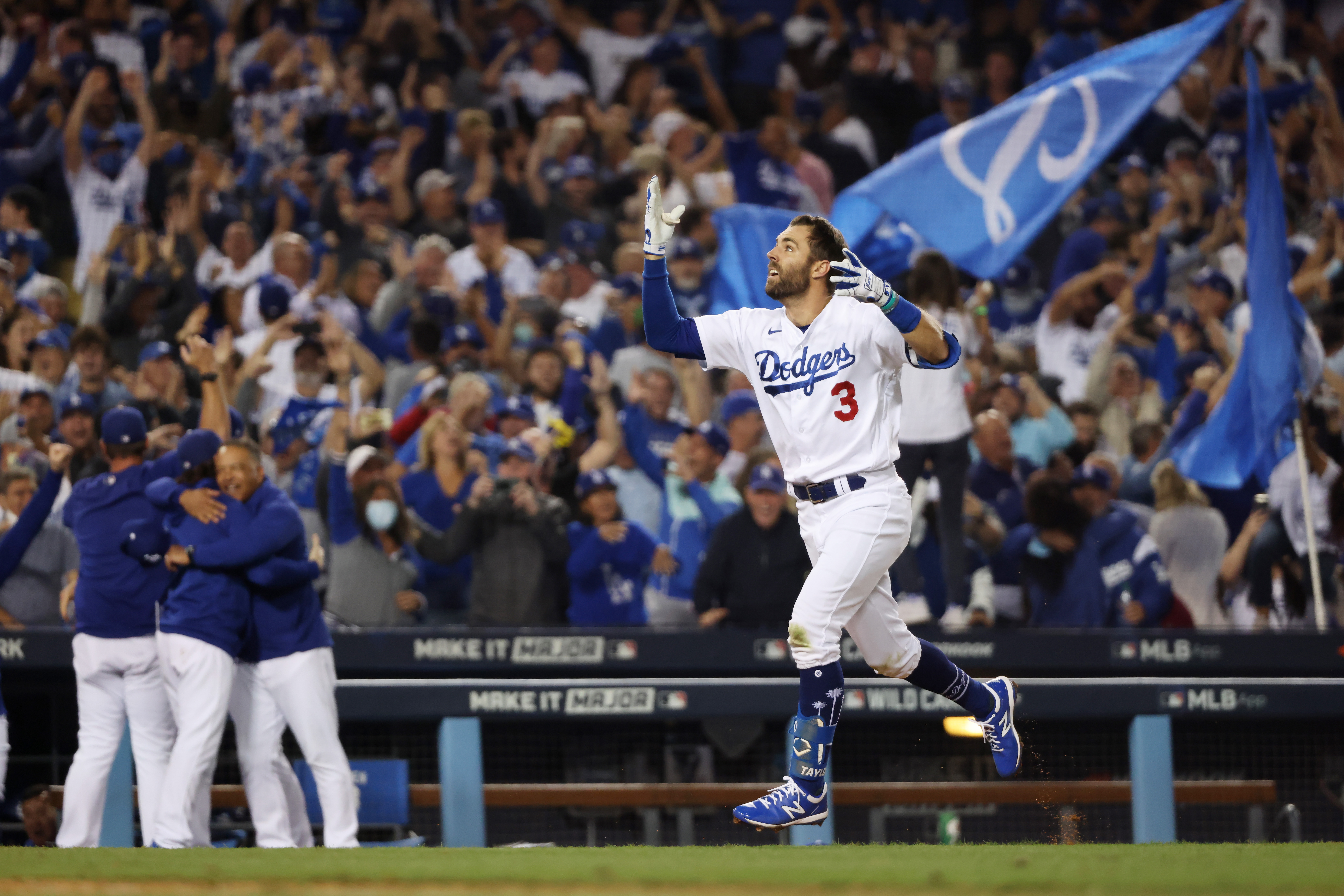 Dodgers Flex Their Unlimited Depth with Chris Taylor's Hollywood Ending vs. Cards thumbnail