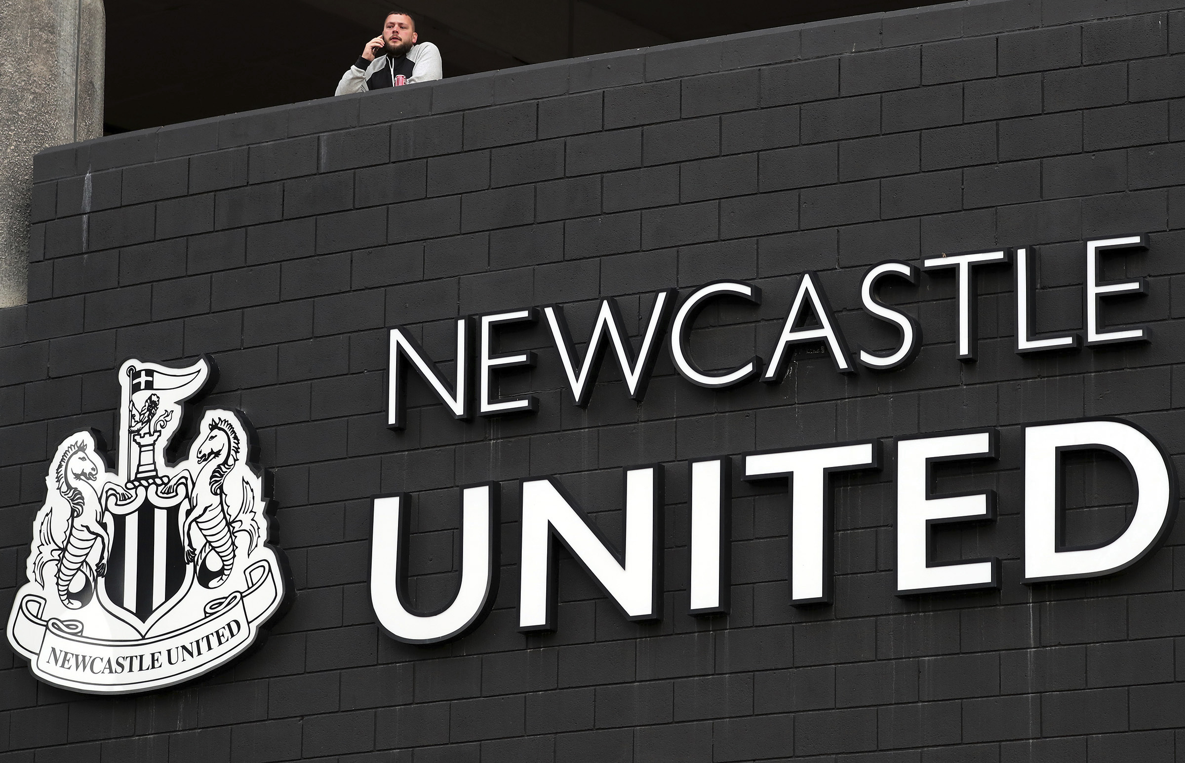 carrera material enchufe Newcastle United Officially Sold to Saudi-Backed Ownership Group in $415M  Deal | News, Scores, Highlights, Stats, and Rumors | Bleacher Report