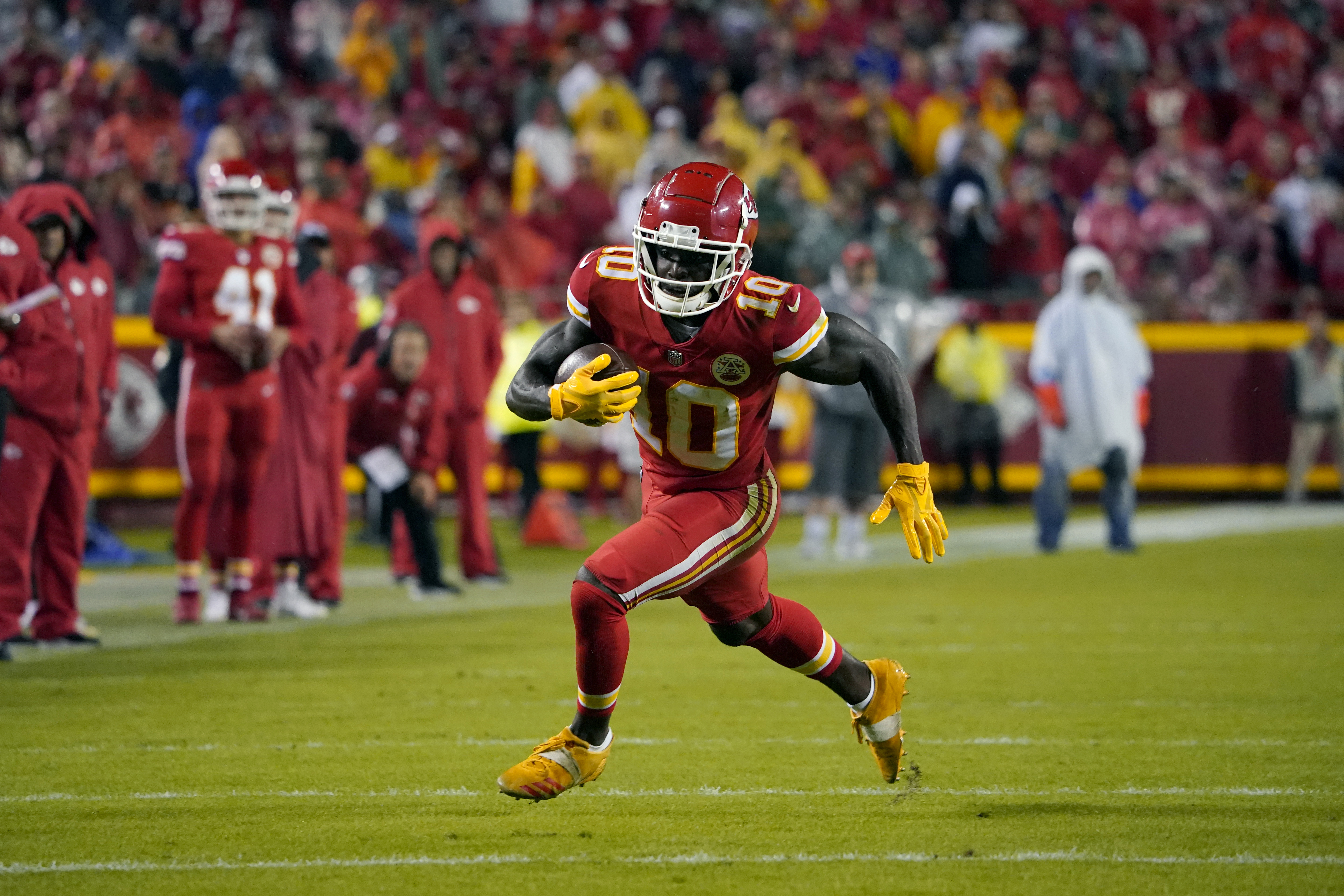 Report: Chiefs don't believe Tyreek Hill's injury is a very, very large issue thumbnail
