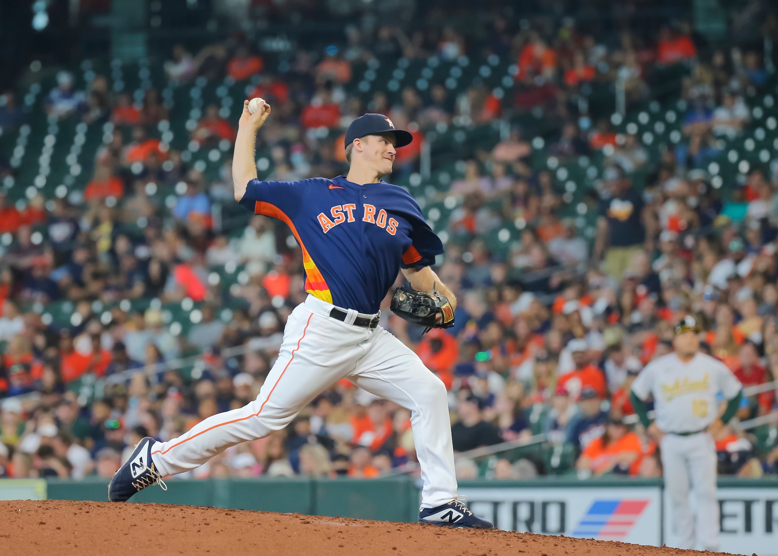 HOUSTON, TX - OCTOBER 03:  Houston Astros pitcher Zack Greinke (21), activated after being injured, throws a pitch in the top of the eighth inning during the baseball game between the Oakland Athletics and Houston Astros on October 3, 2021 at Minute Maid Park in Houston, Texas.  (Photo by Leslie Plaza Johnson/Icon Sportswire via Getty Images)