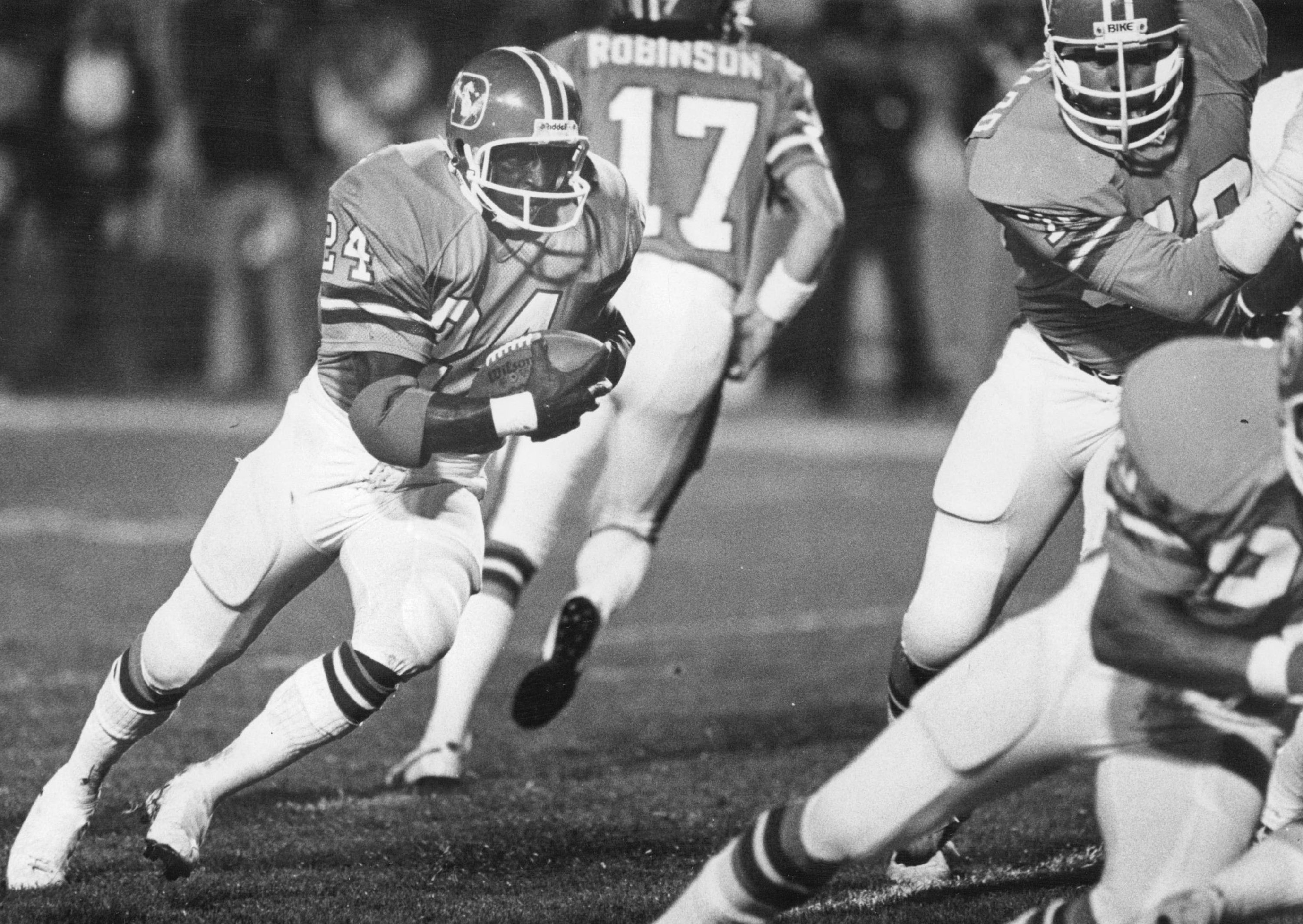 Otis Armstrong dead at 70: Denver Broncos running back passes away as  teammates pay tribute