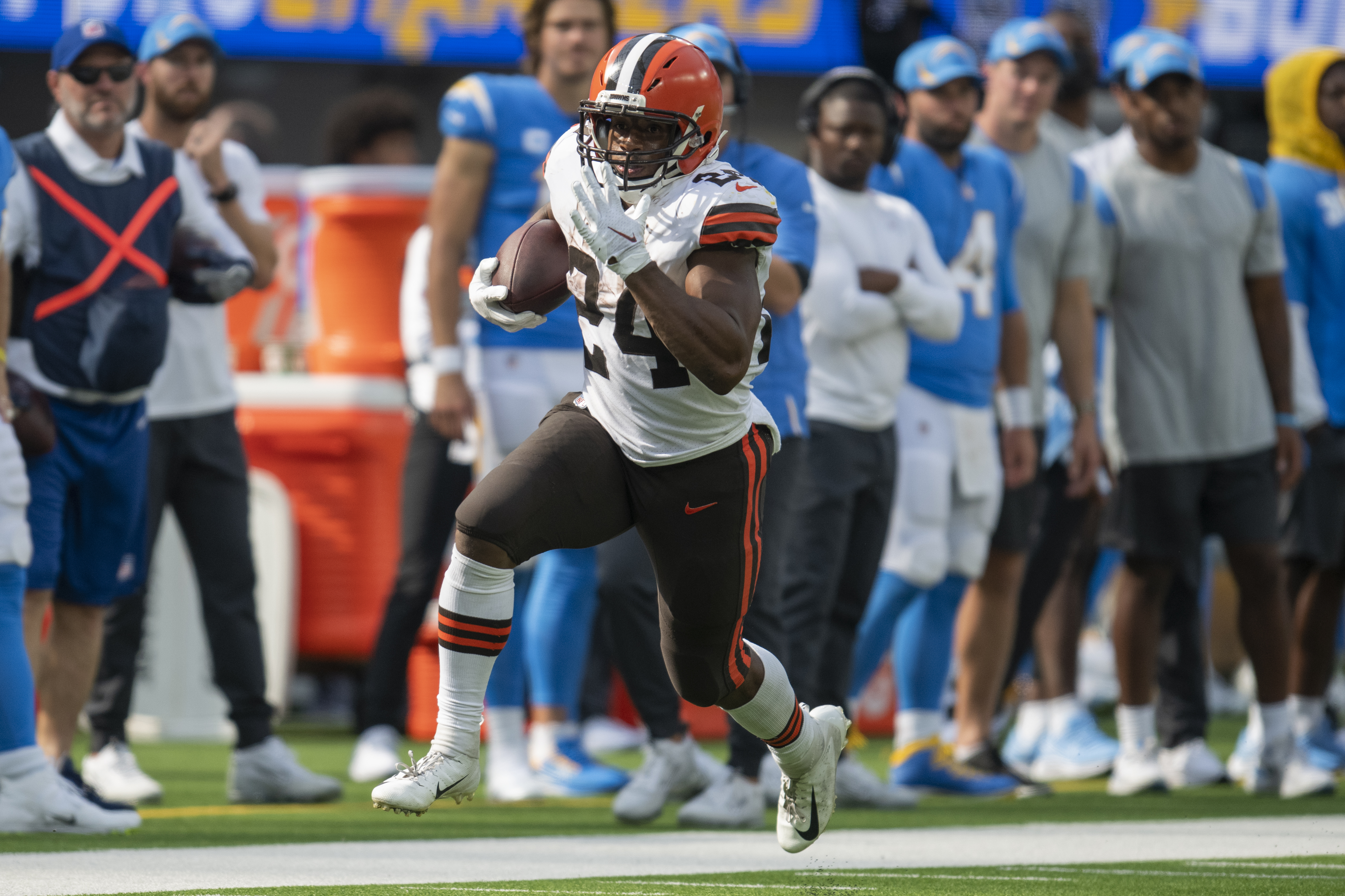 Cleveland Browns running back Nick Chubb (24) runs with the ball during an NFL football game against the Los Angeles Chargers Sunday, Oct. 10, 2021, in Inglewood, Calif. (AP Photo/Kyusung Gong)
