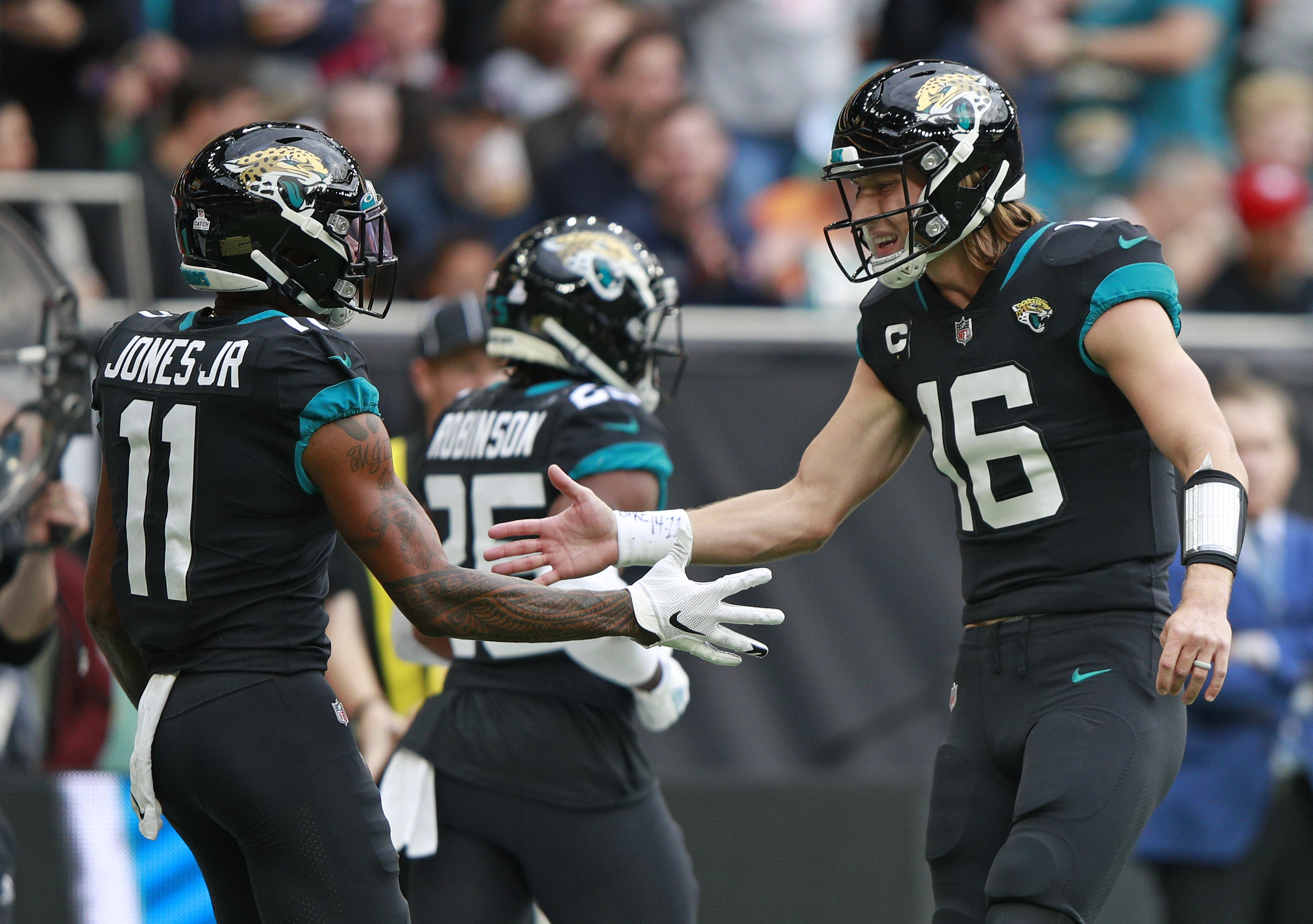 Trevor Lawrence scores 2 TDs in Jaguars' preseason finale