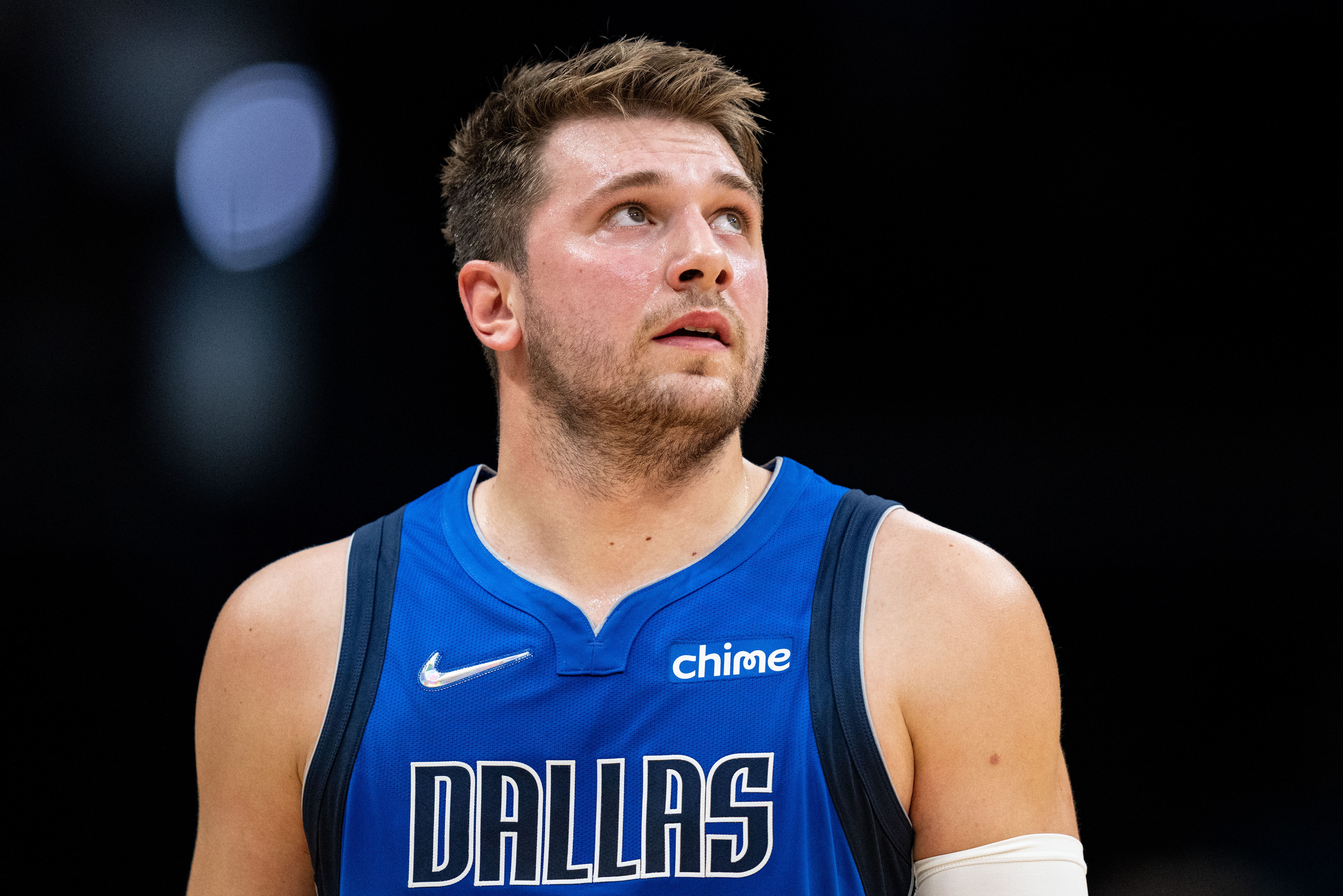Dallas Mavericks Luka Doncic leaves early after injuring ankle