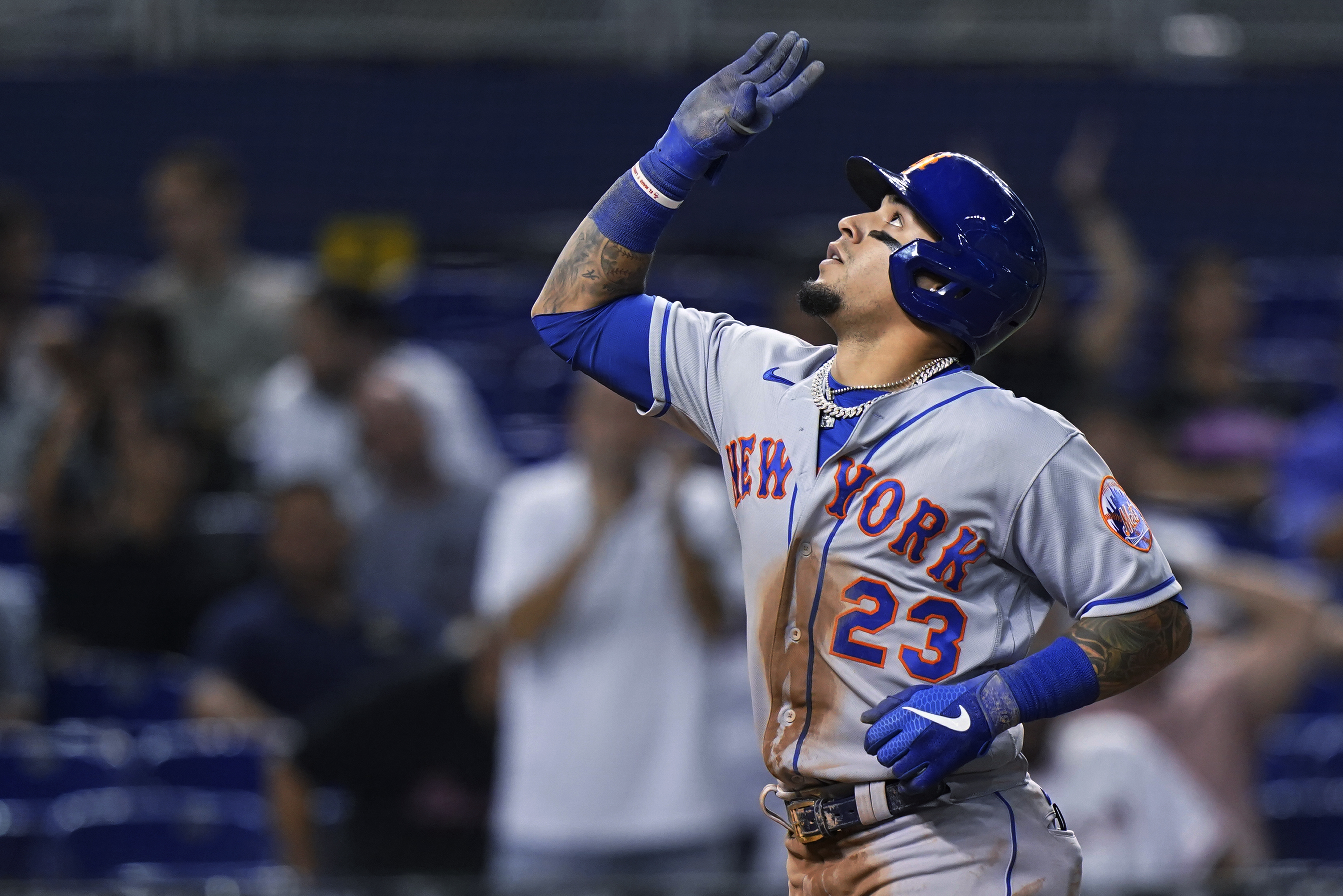 Mets news: Javier Báez leaves game with left hip tightness - Amazin' Avenue