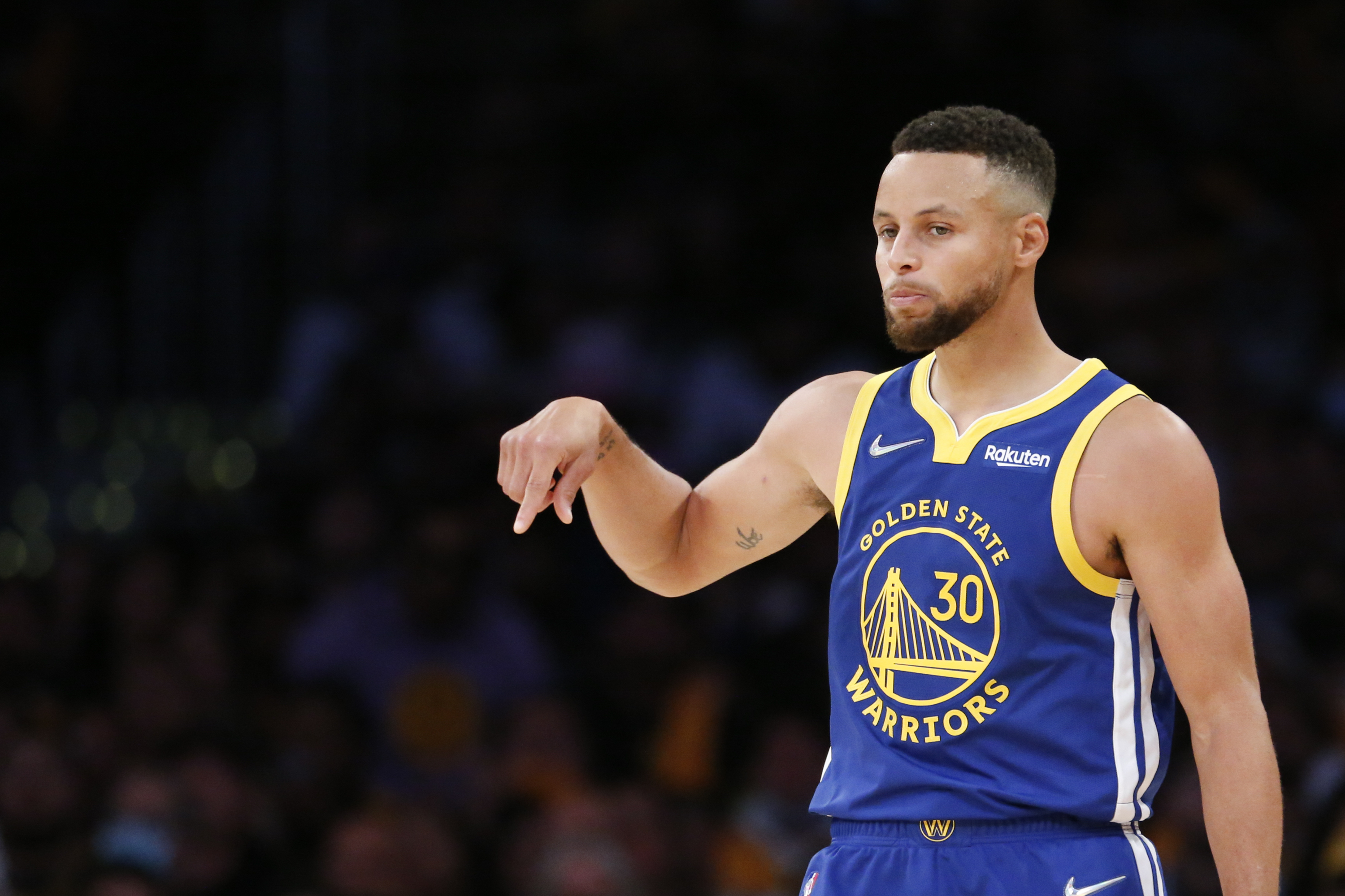 Curry, Warriors stun James, Lakers 121-114 in opener - The San