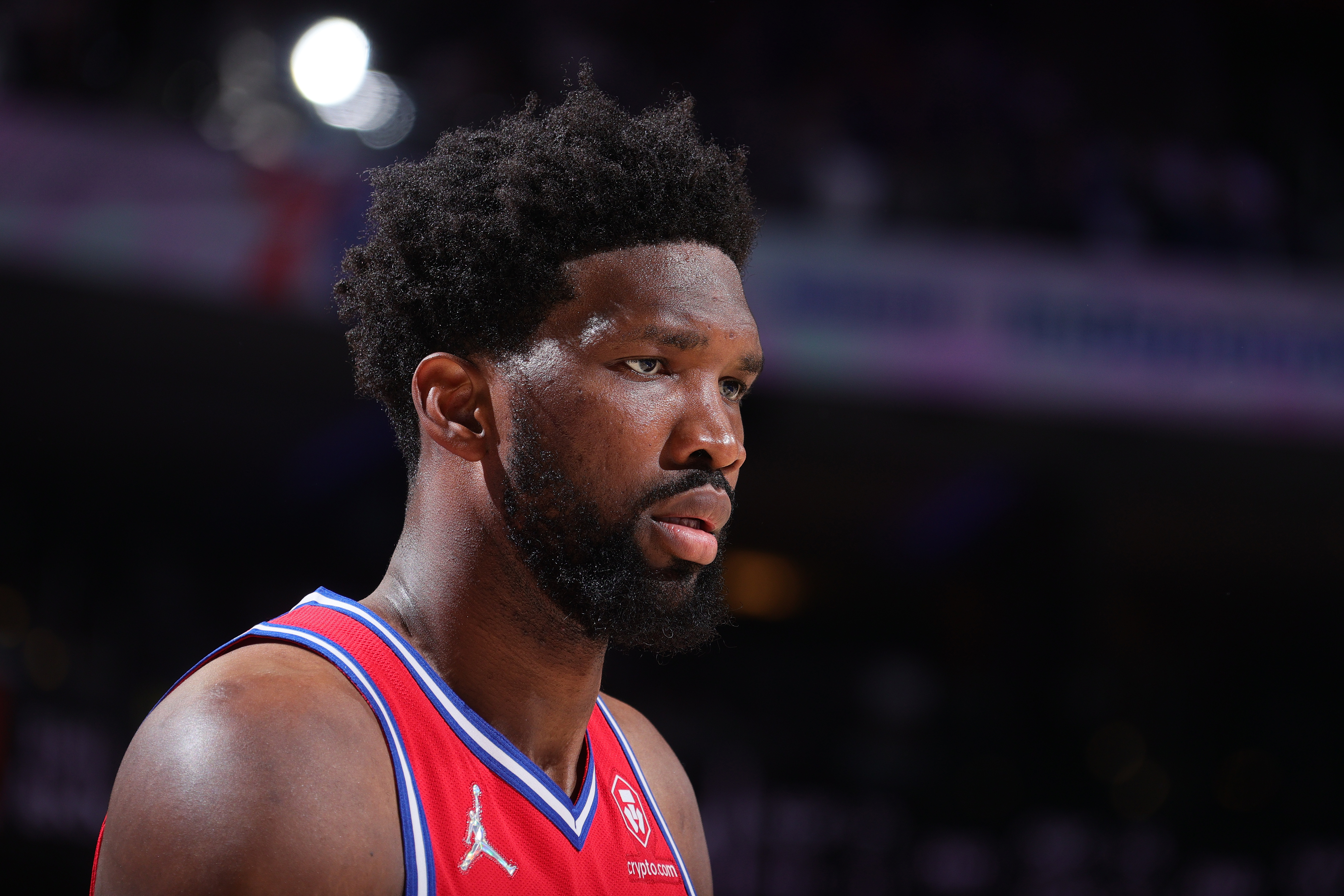 76ers' Joel Embiid Couldn't Walk for 2 Days After Suffering Knee Injury vs. Pelicans thumbnail