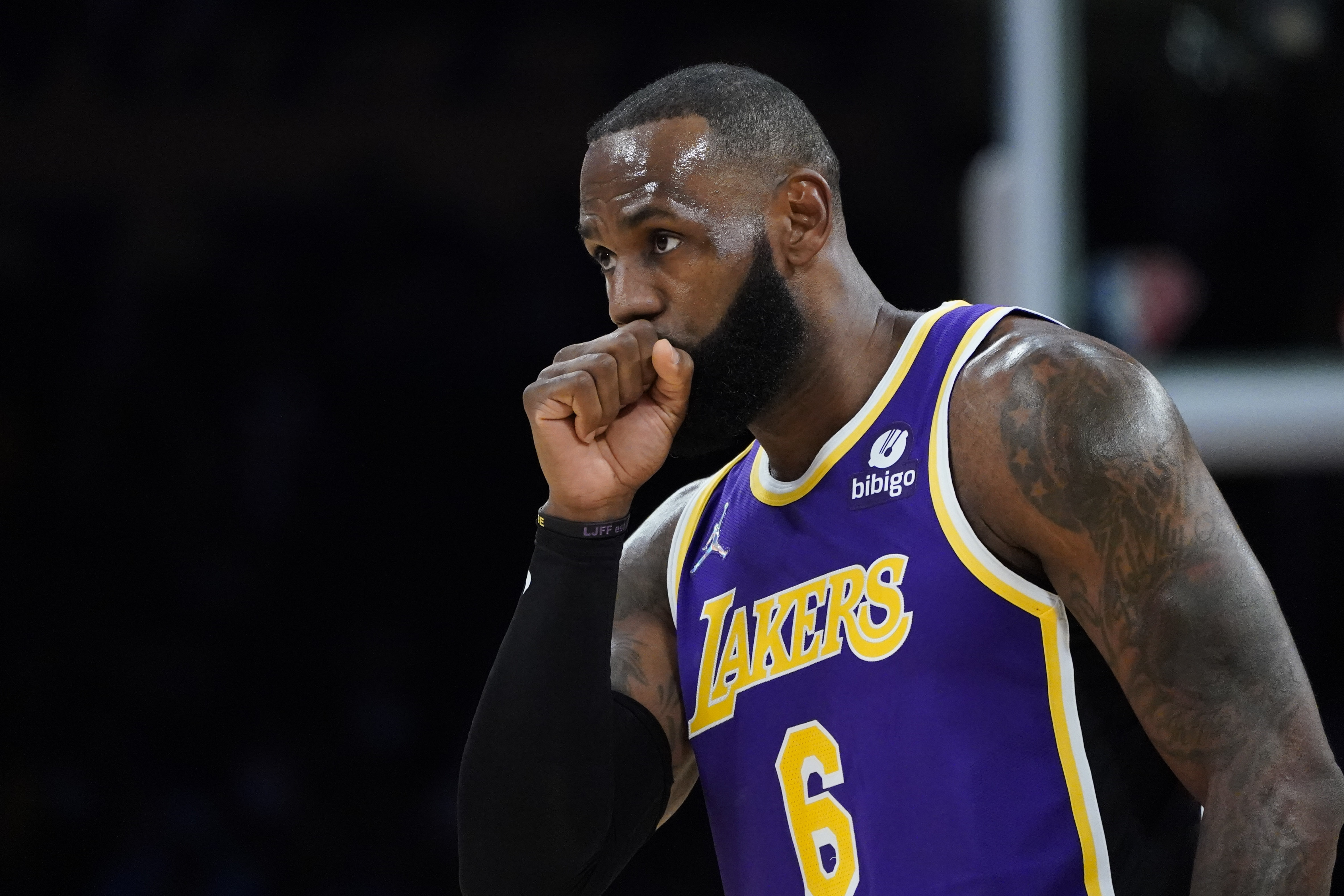 Lebron James Drops 26 In Return From Ankle Injury As Lakers Outlast Cavs Bleacher Report Latest News Videos And Highlights