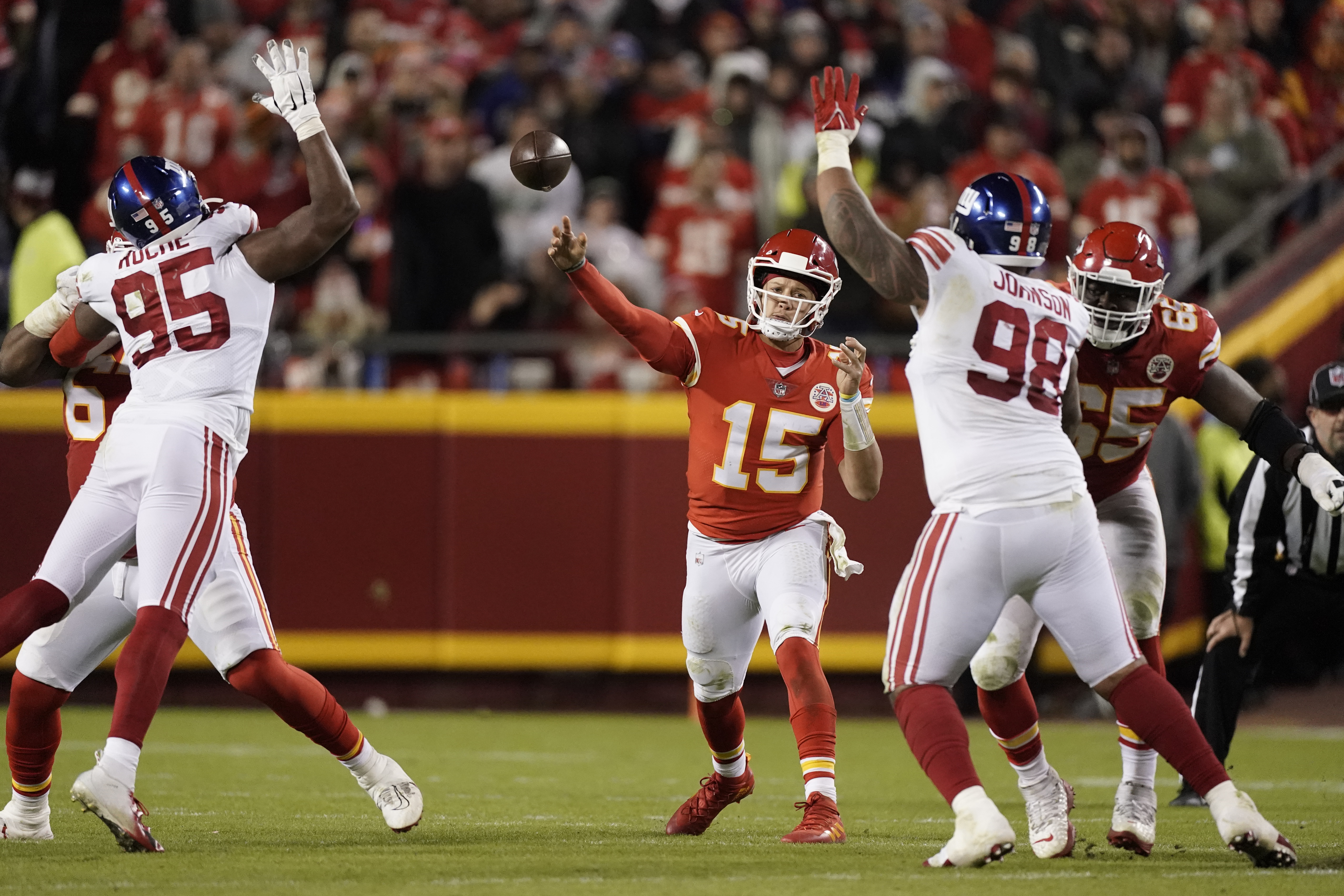 Watch: Patrick Mahomes saves Tyreek Hill from committing penalty after  touchdown - A to Z Sports