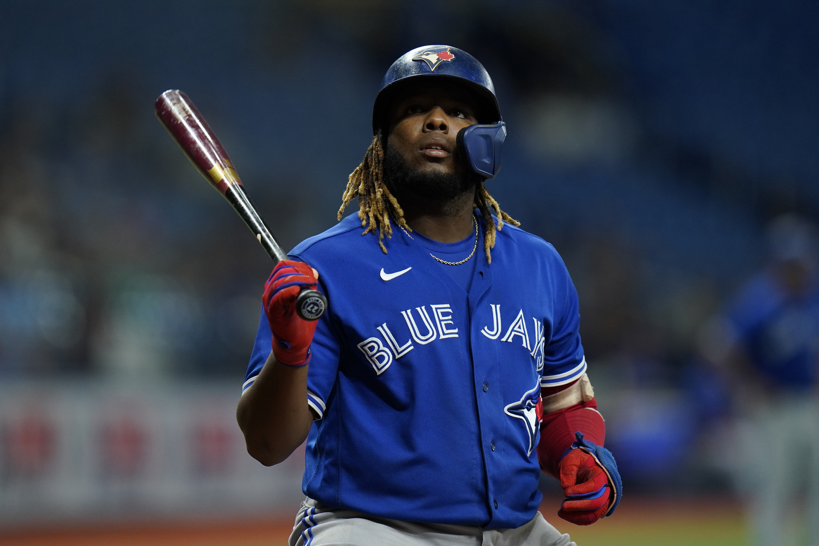 Vladimir Guerrero Jr. leaves Blue Jays spring training game with right knee  discomfort