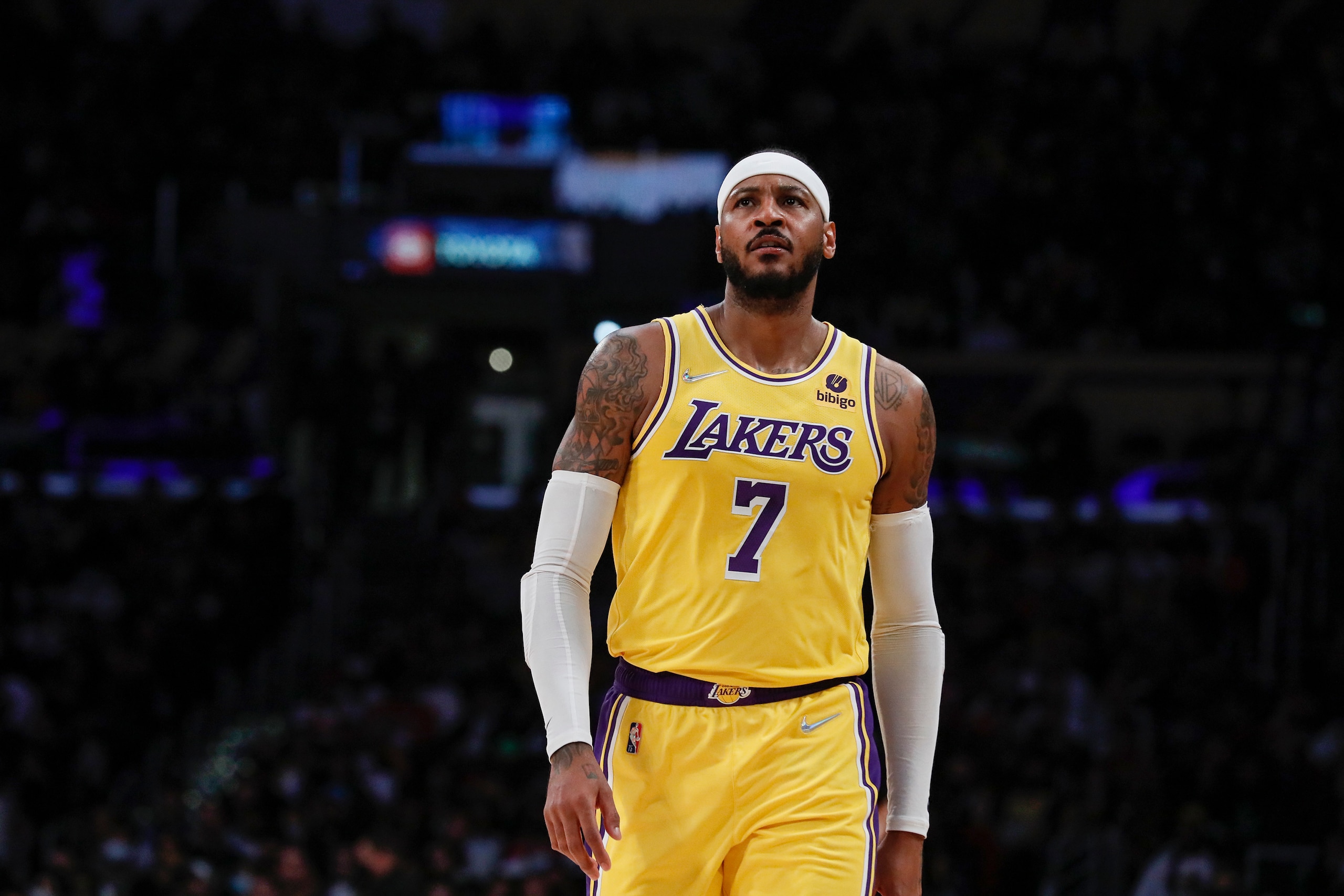 Los Angeles, CA, Tuesday, November 2, 2021 -Los Angeles Lakers forward Carmelo Anthony (7) during a break in the second half the Houston Rockets at Staples Center. (Robert Gauthier/Los Angeles Times via Getty Images)