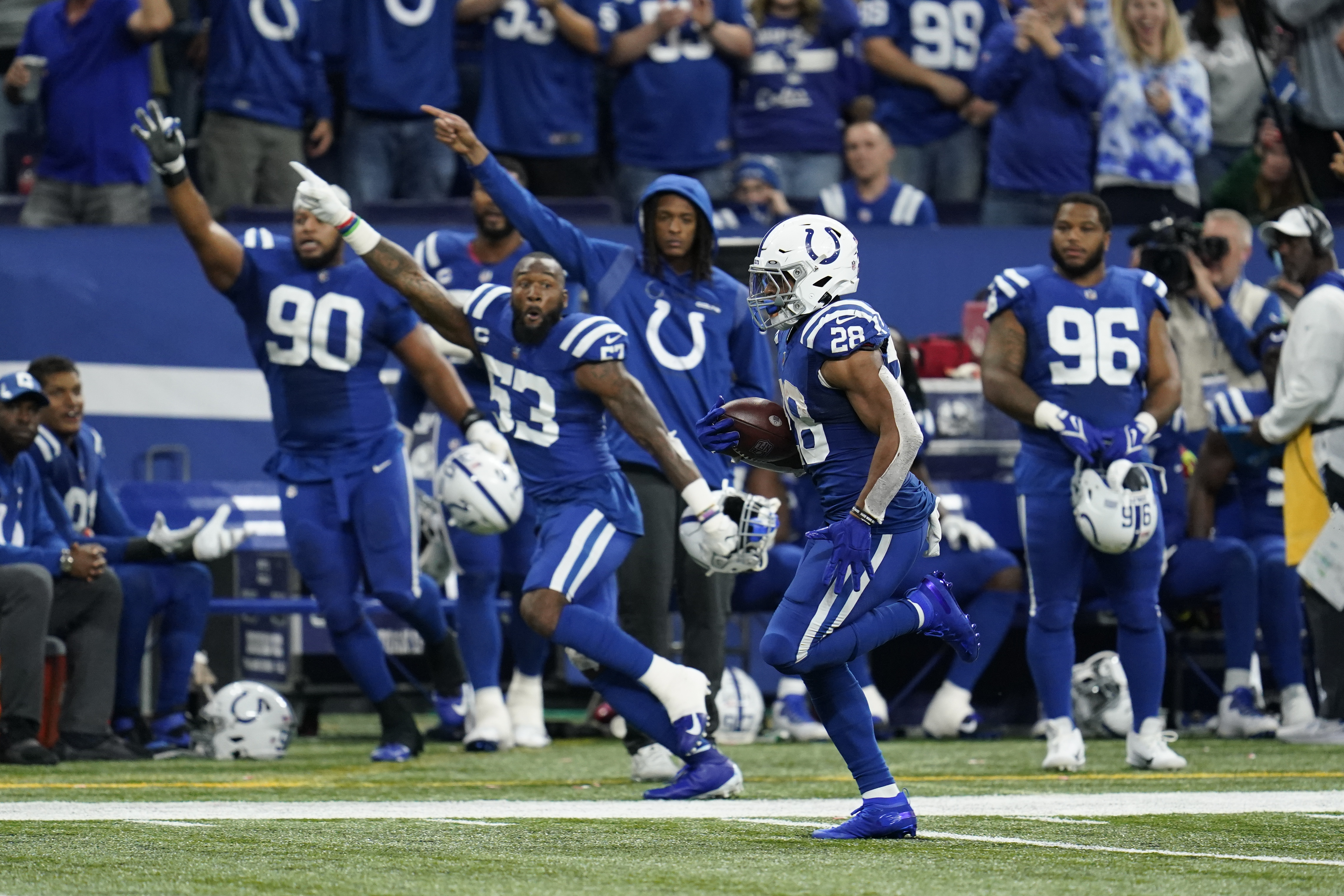 Indianapolis Colts 22-16 Arizona Cardinals: Carson Wentz and Jonathan  Taylor lift Colts to win as Cardinals suffer third straight loss, NFL News