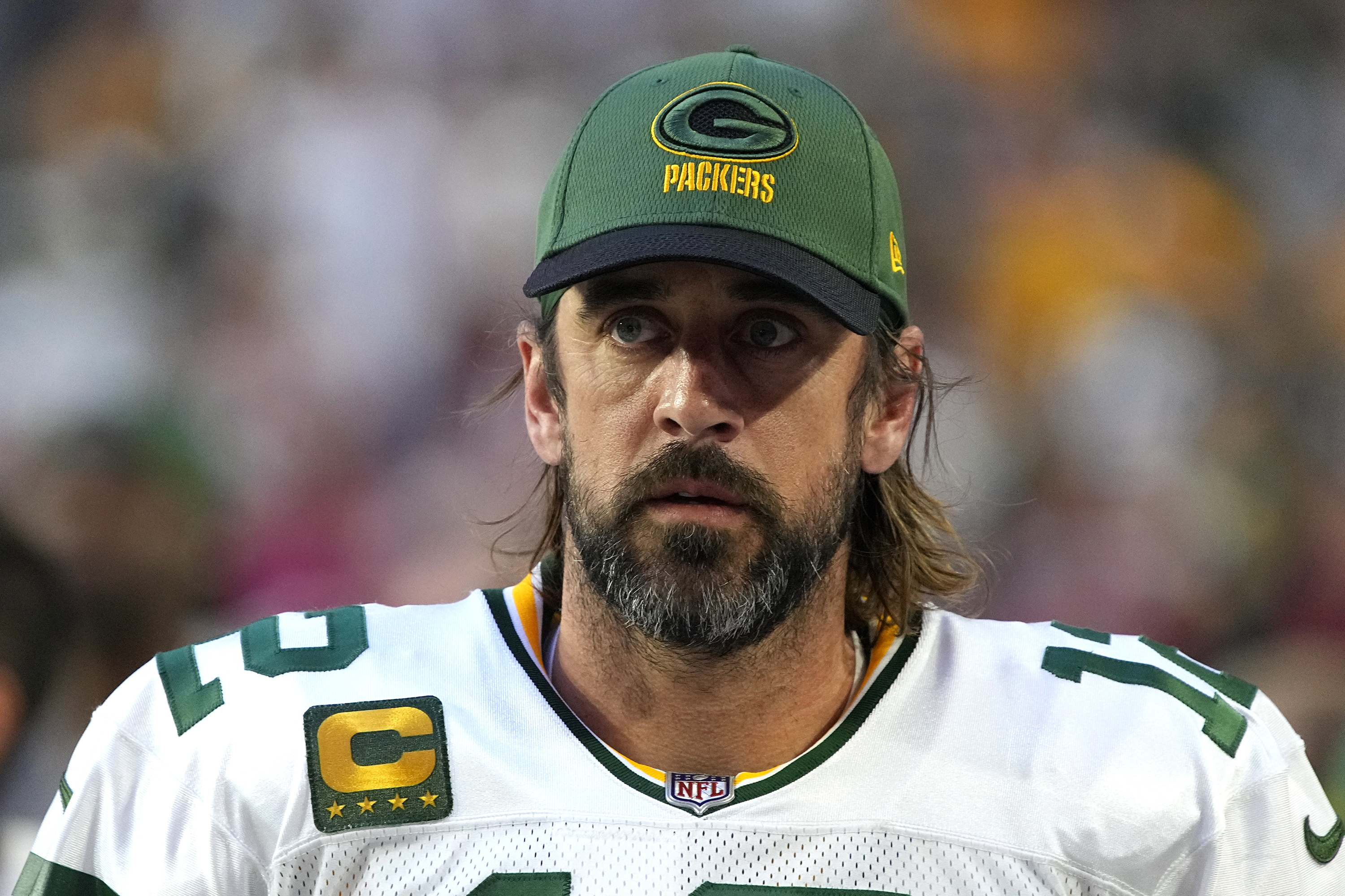 Packers news: Aaron Rodgers takes jab at Tom Brady, Deflategate joke