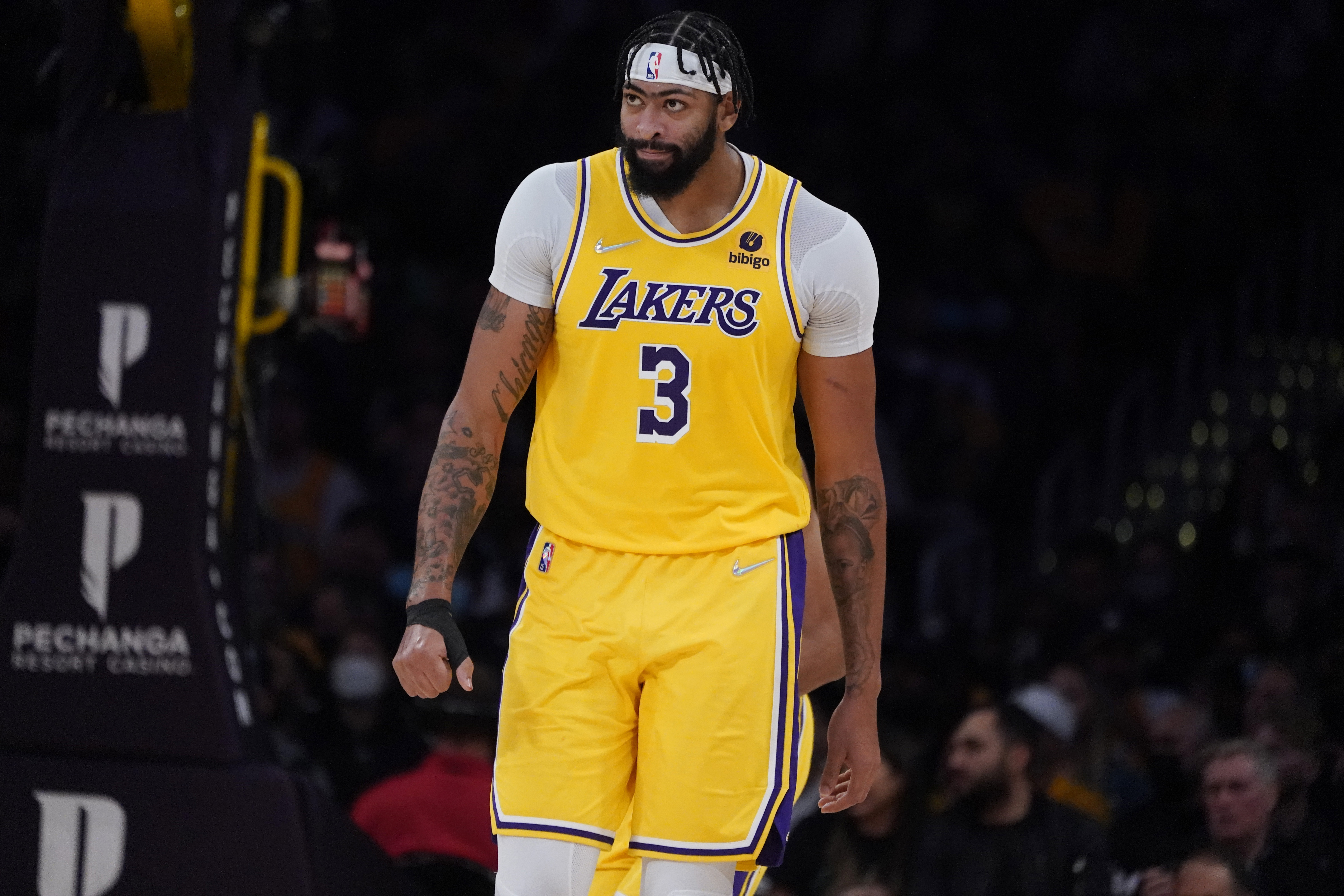 Lakers Anthony Davis Says He Vomited At End of 3rd Quarter During