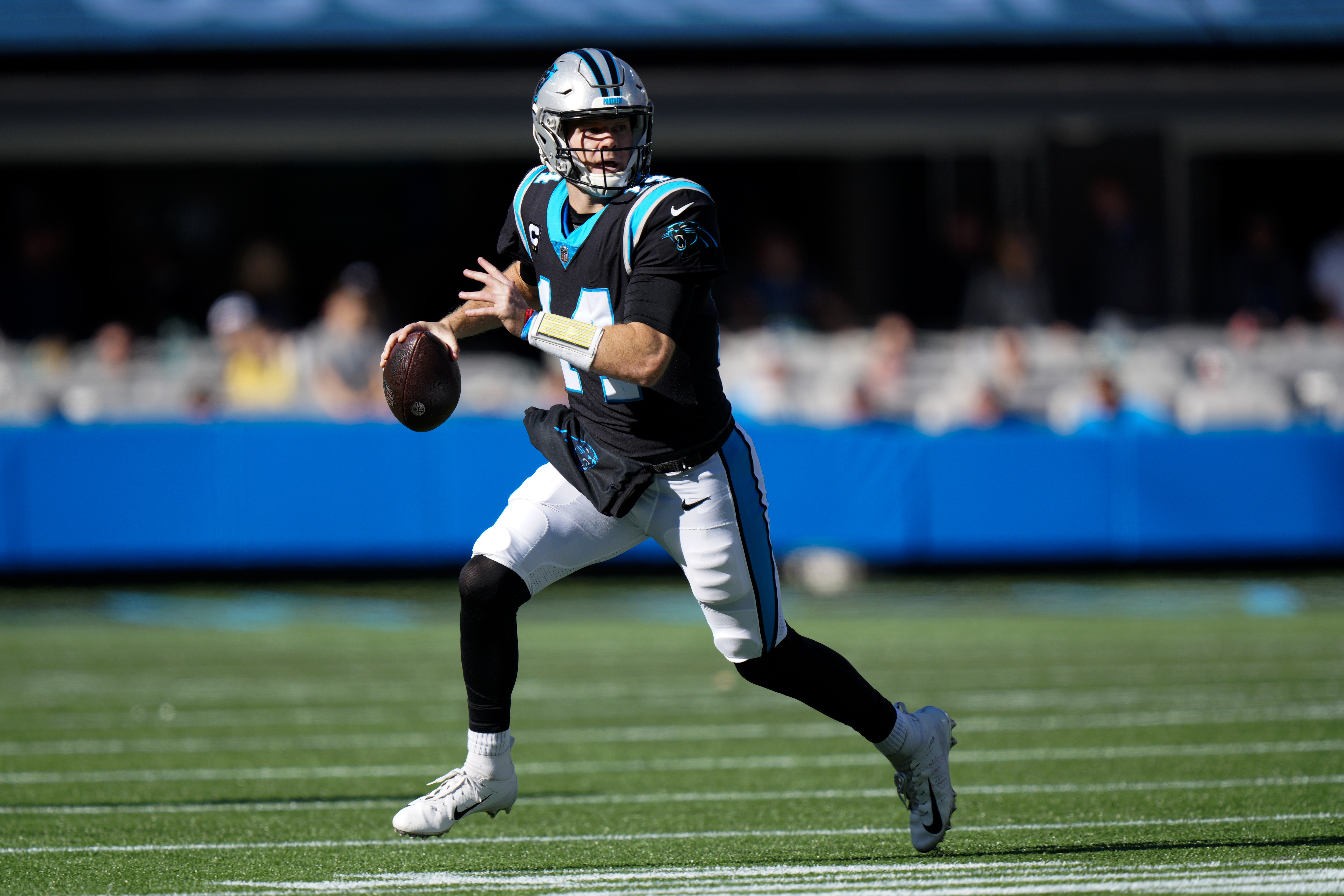 Report: Panthers QB Sam Darnold to miss 4-6 weeks after being