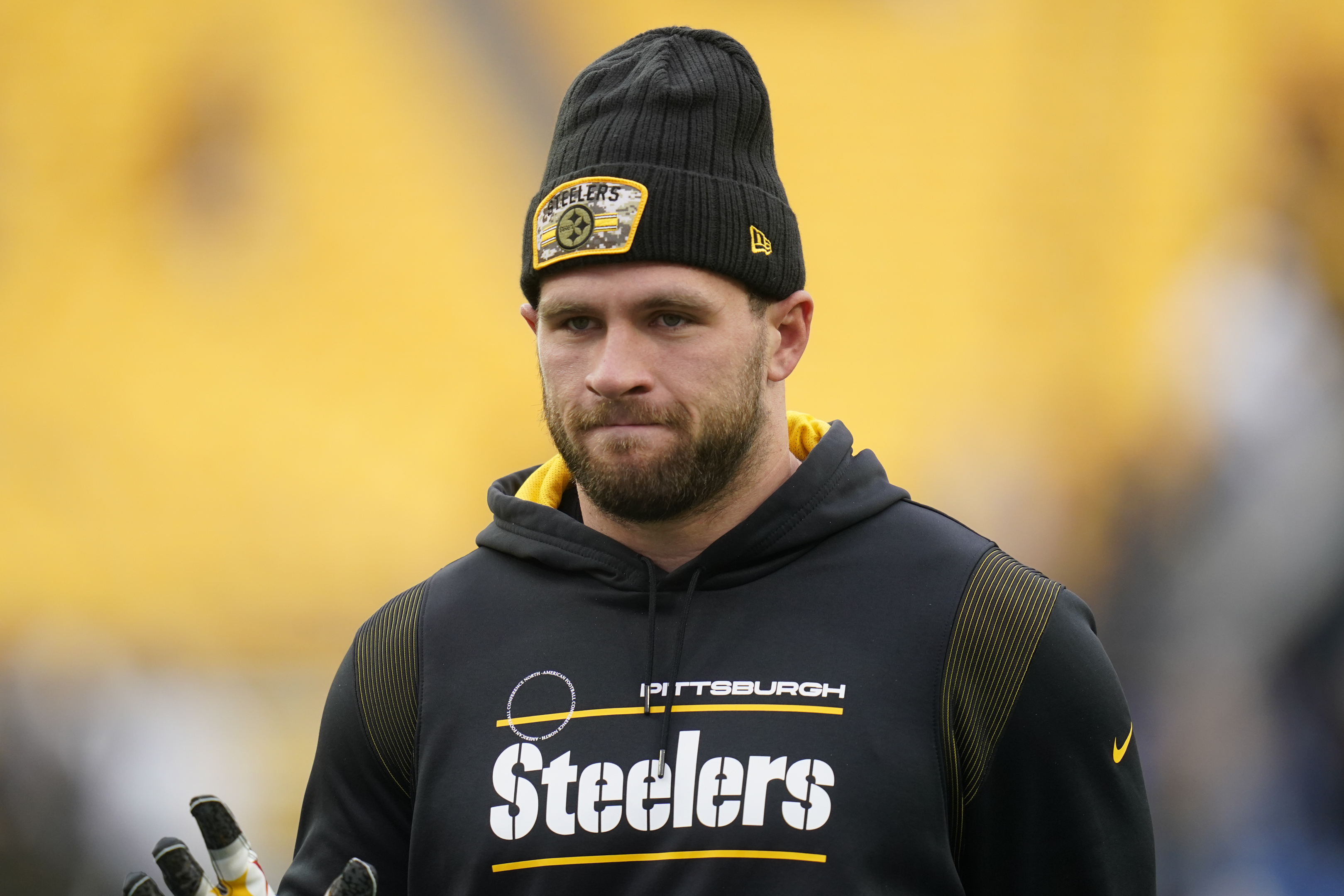 Steelers LB T.J. Watt suffers hip, knee injuries in tie with Lions