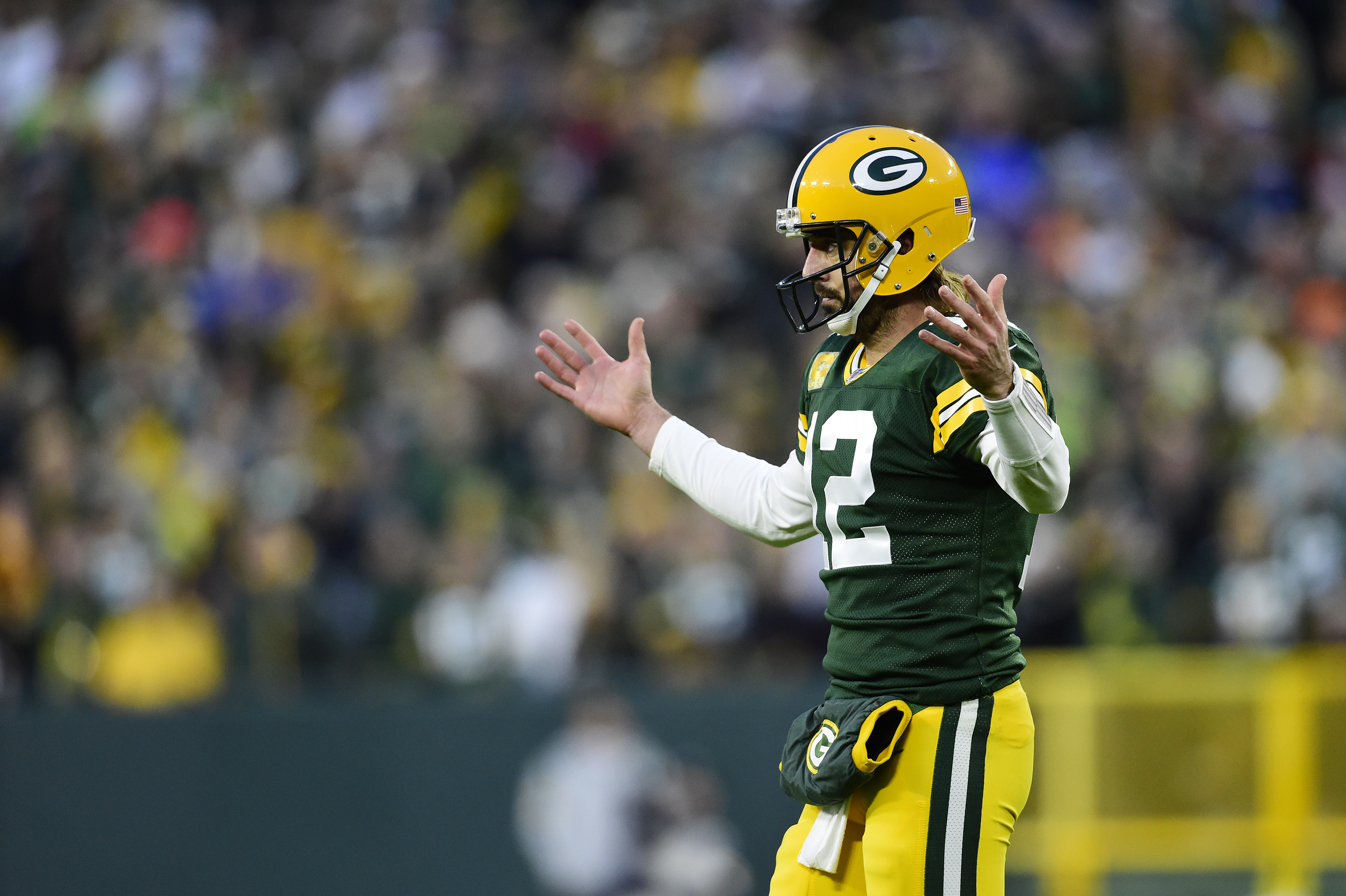 Packers news: Aaron Rodgers takes jab at Tom Brady, Deflategate joke