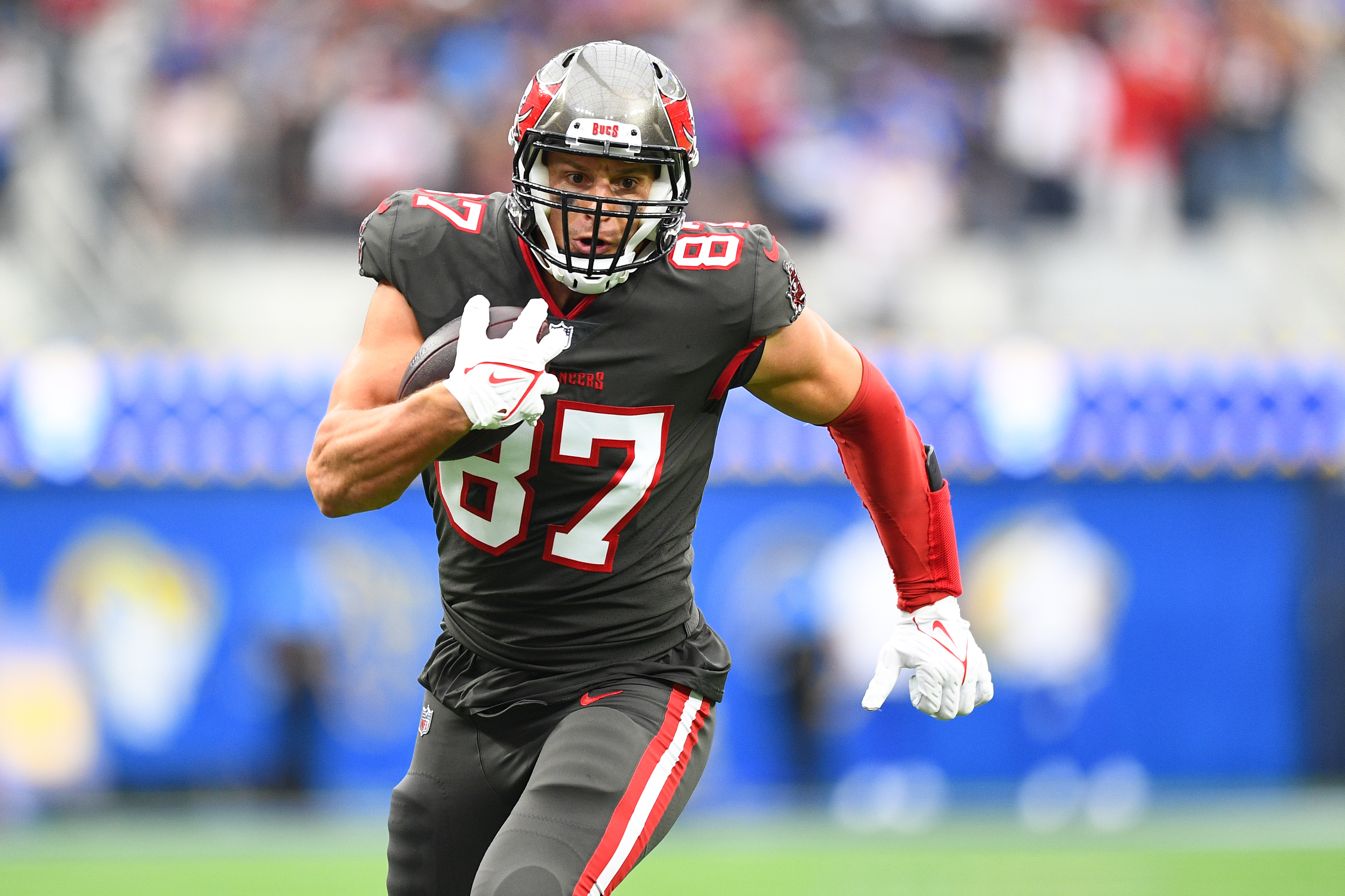 Video: Rob Gronkowski had great reaction to Bucs' Super Bowl ring