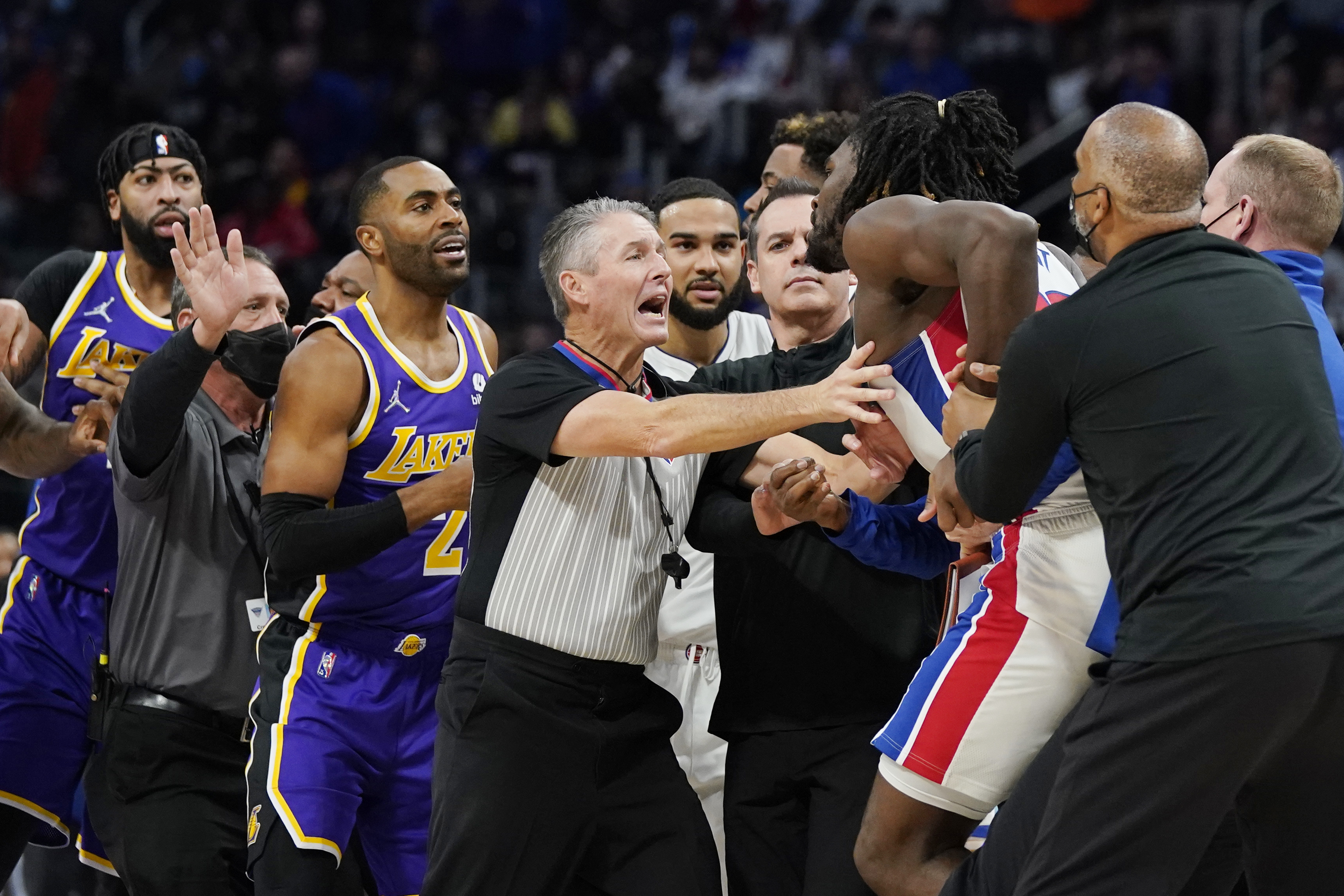 NBA suspends Lakers' LeBron James 1 game for striking Pistons