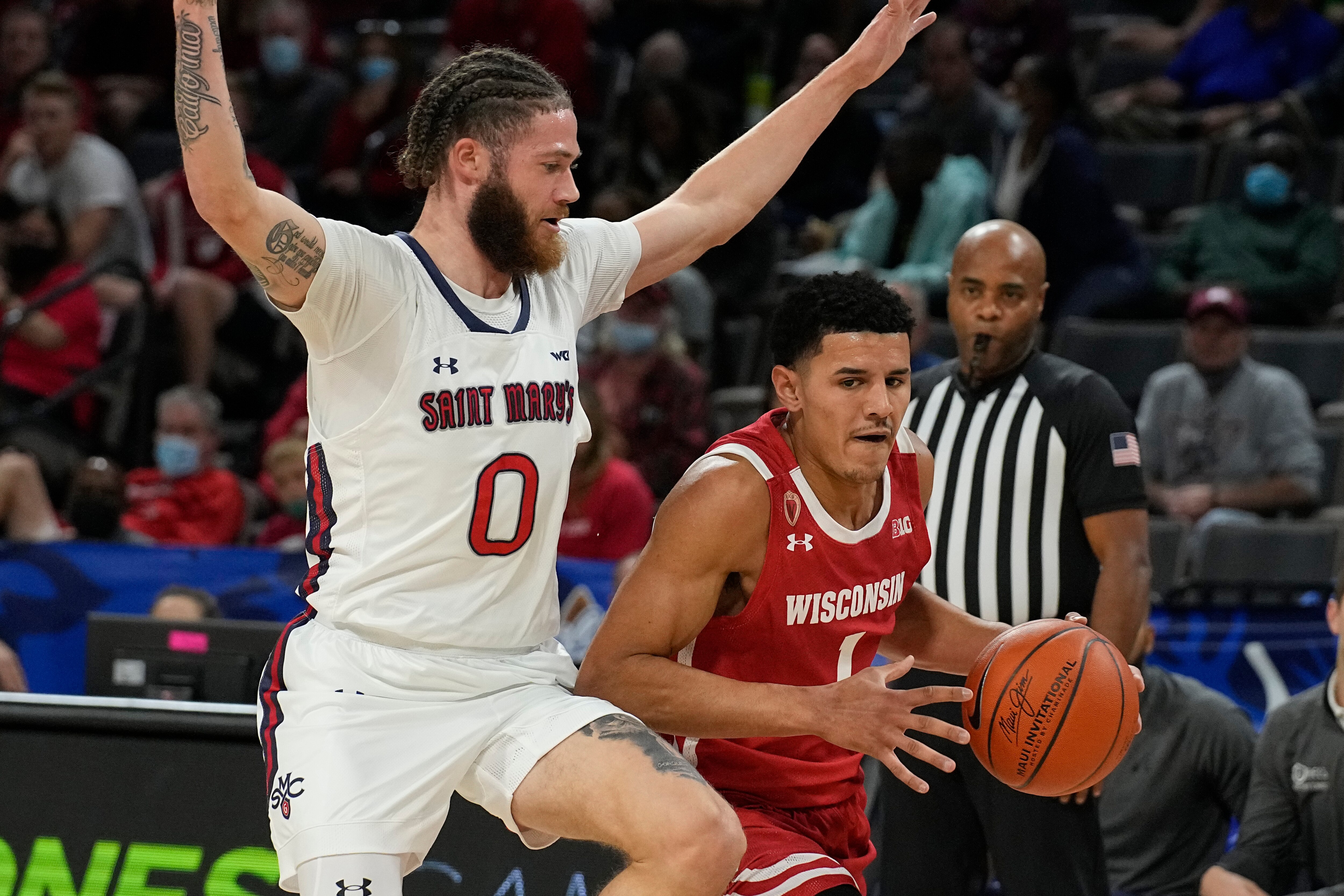 Johnny Davis, Wisconsin Beat Saint Mary's to Win 2021 Maui Invitational - Vimarsana News