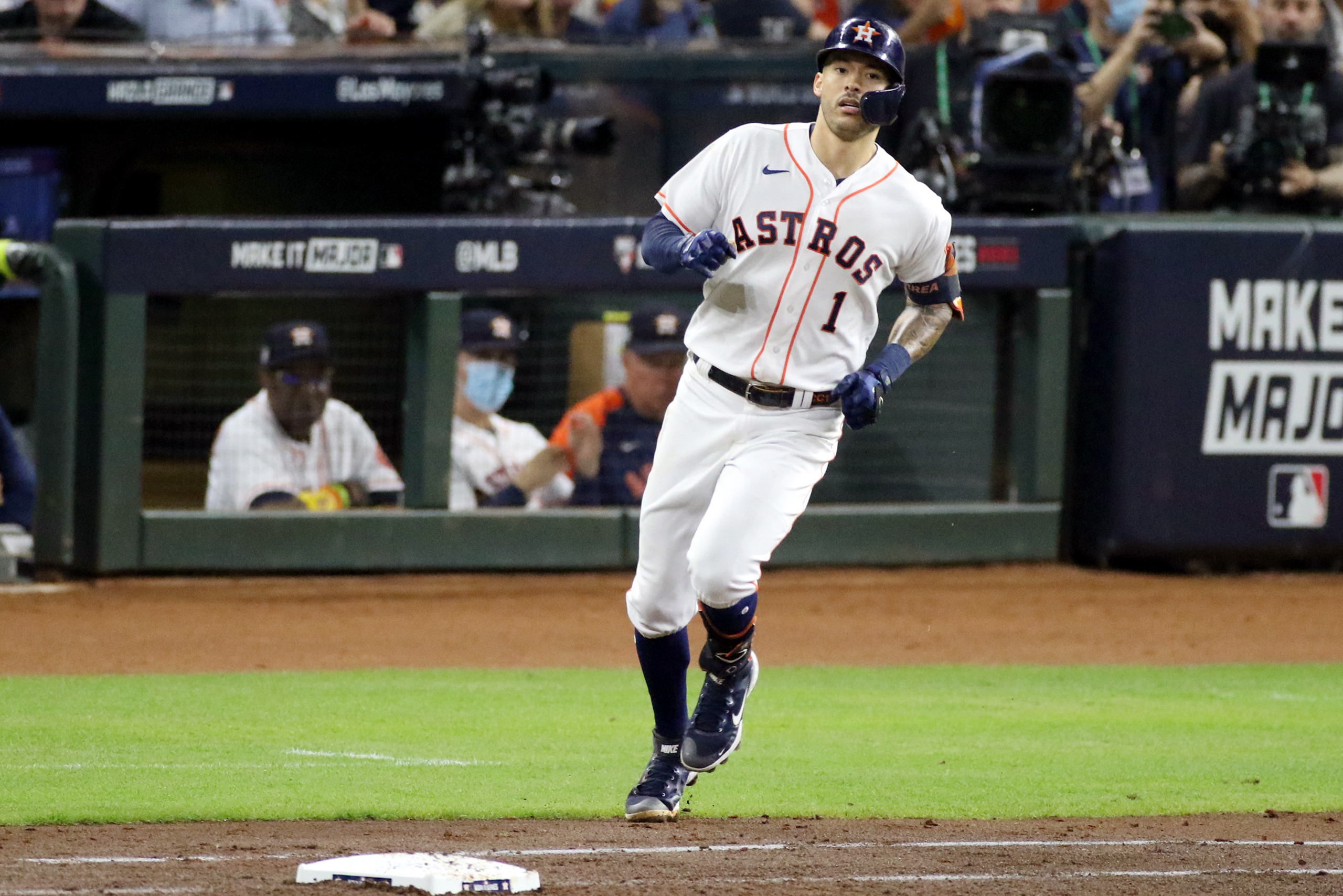 Carlos Correa Rumors: Star SS Remains in Contact with Astros in MLB Free Agency