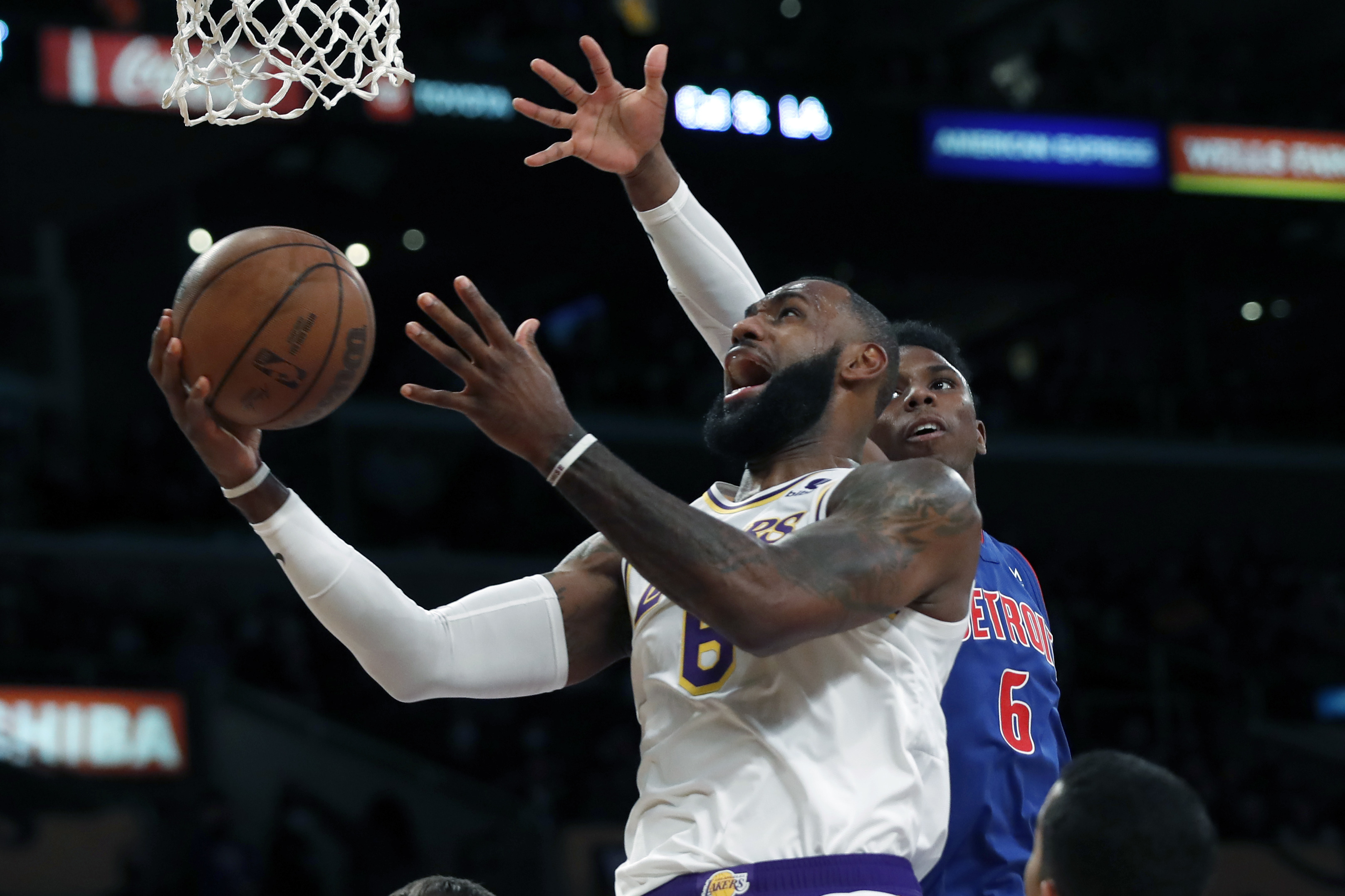 Lakers' LeBron James enters health and safety protocols, misses