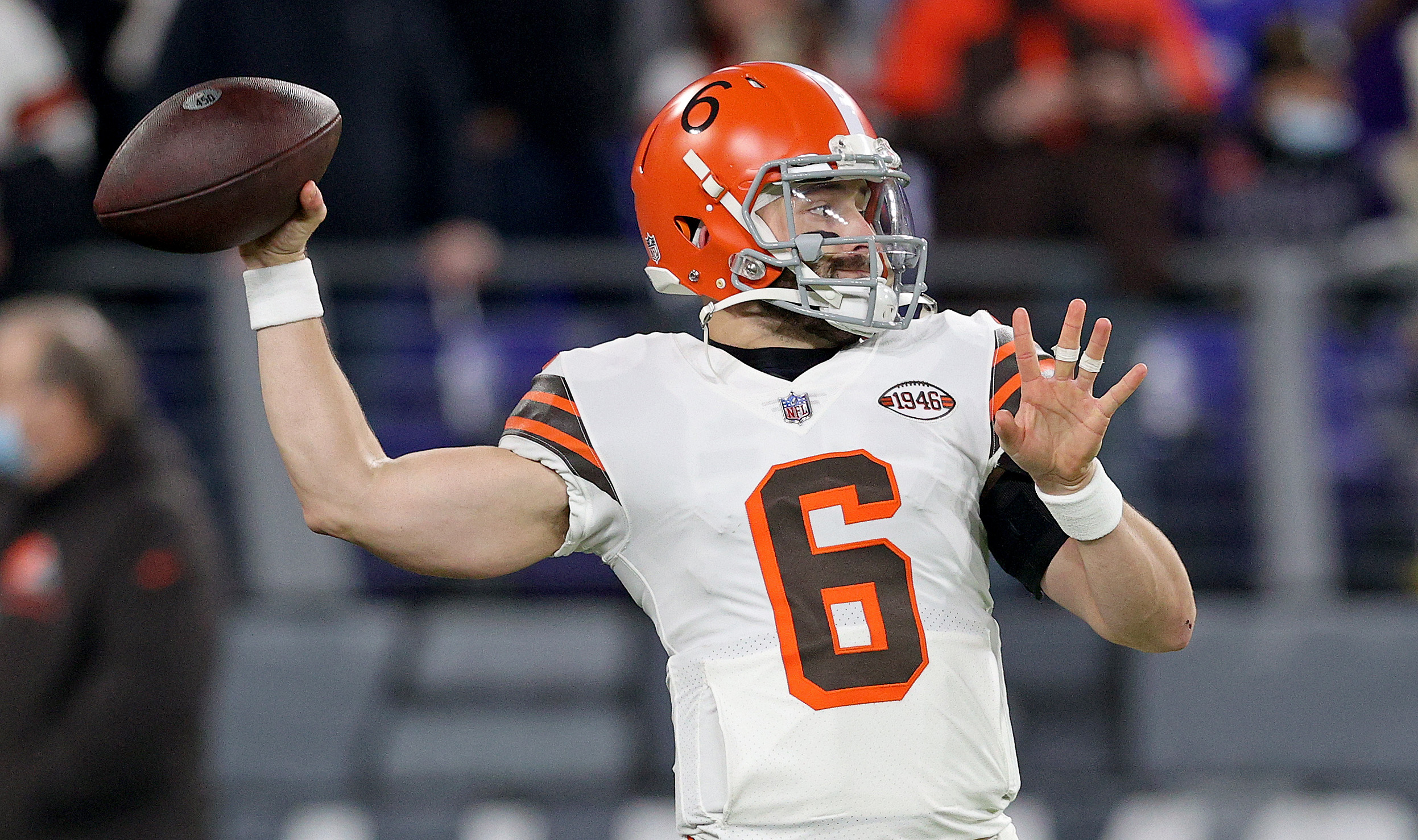 BALTIMORE, MARYLAND - NOVEMBER 28: Baker Mayfield #6 of the Cleveland Browns warms during a game against the Baltimore Ravens at M&T Bank Stadium on November 28, 2021 in Baltimore, Maryland. (Photo by Patrick Smith/Getty Images)