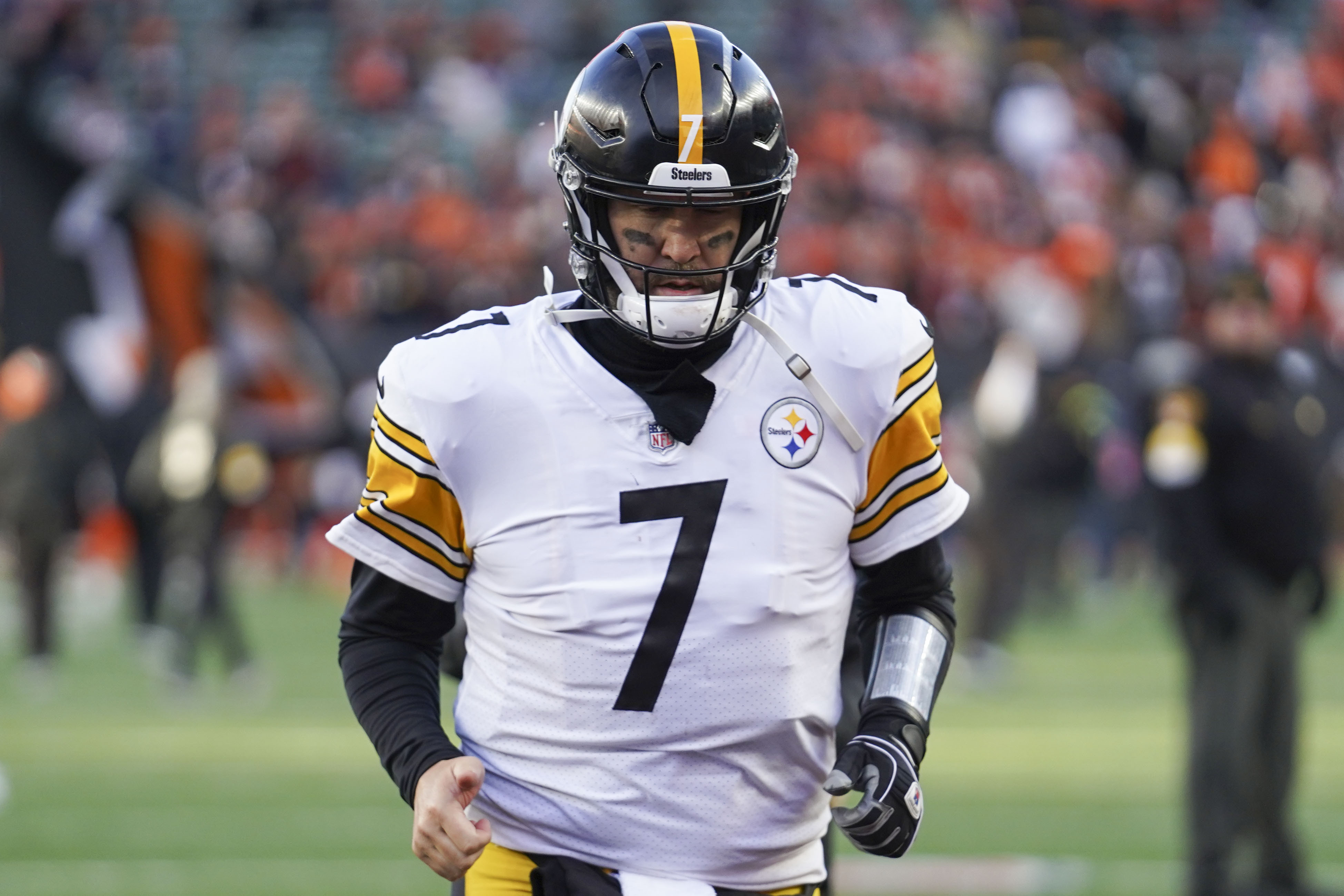 Steelers enter new era as Ben Roethlisberger's departure brings uncertainty  to QB position