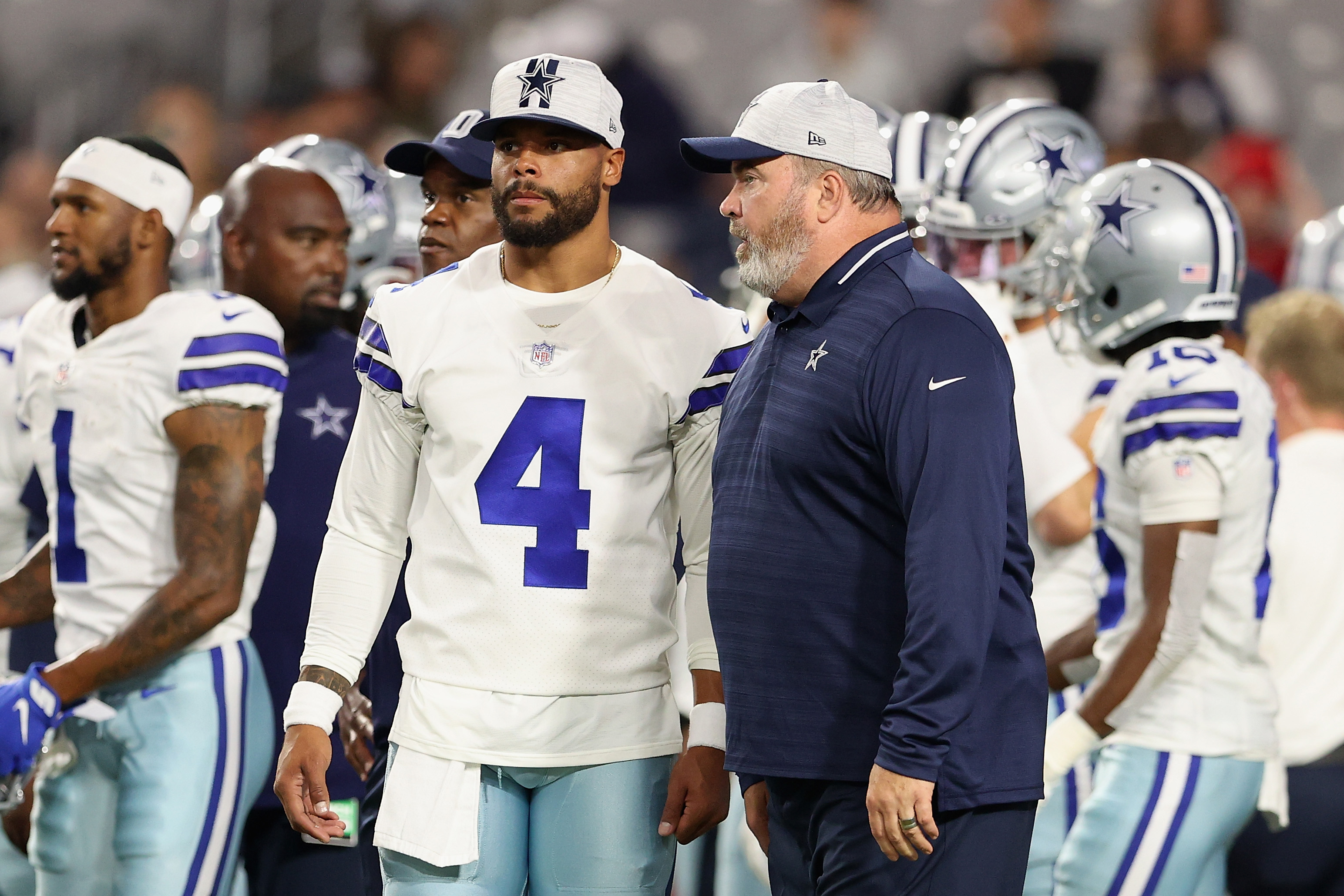 Aaron Rodgers, Mike McCarthy share hug before Cowboys-Packers