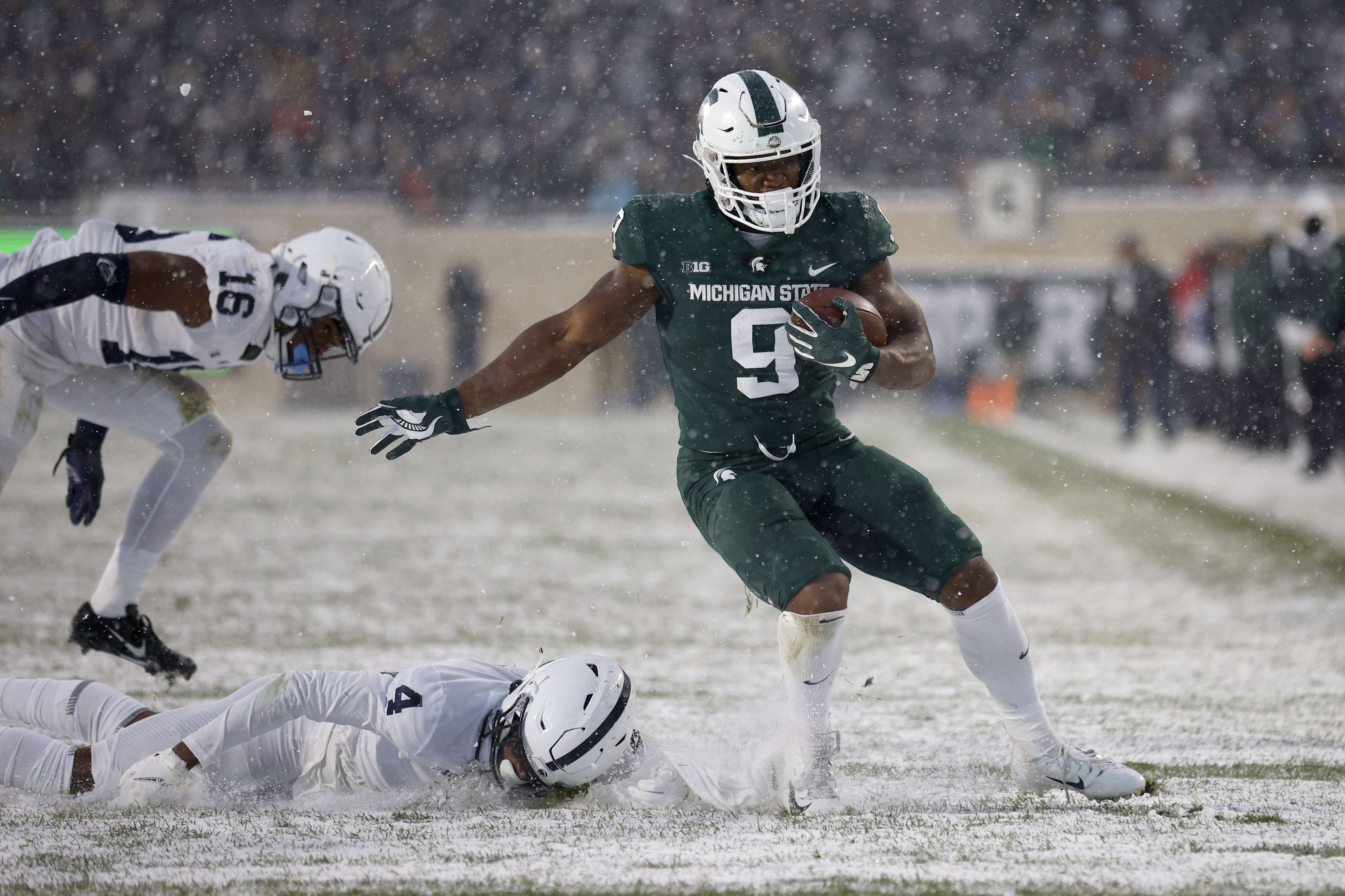 Michigan State's Kenneth Walker III Wins 2021 Doak Walker Award