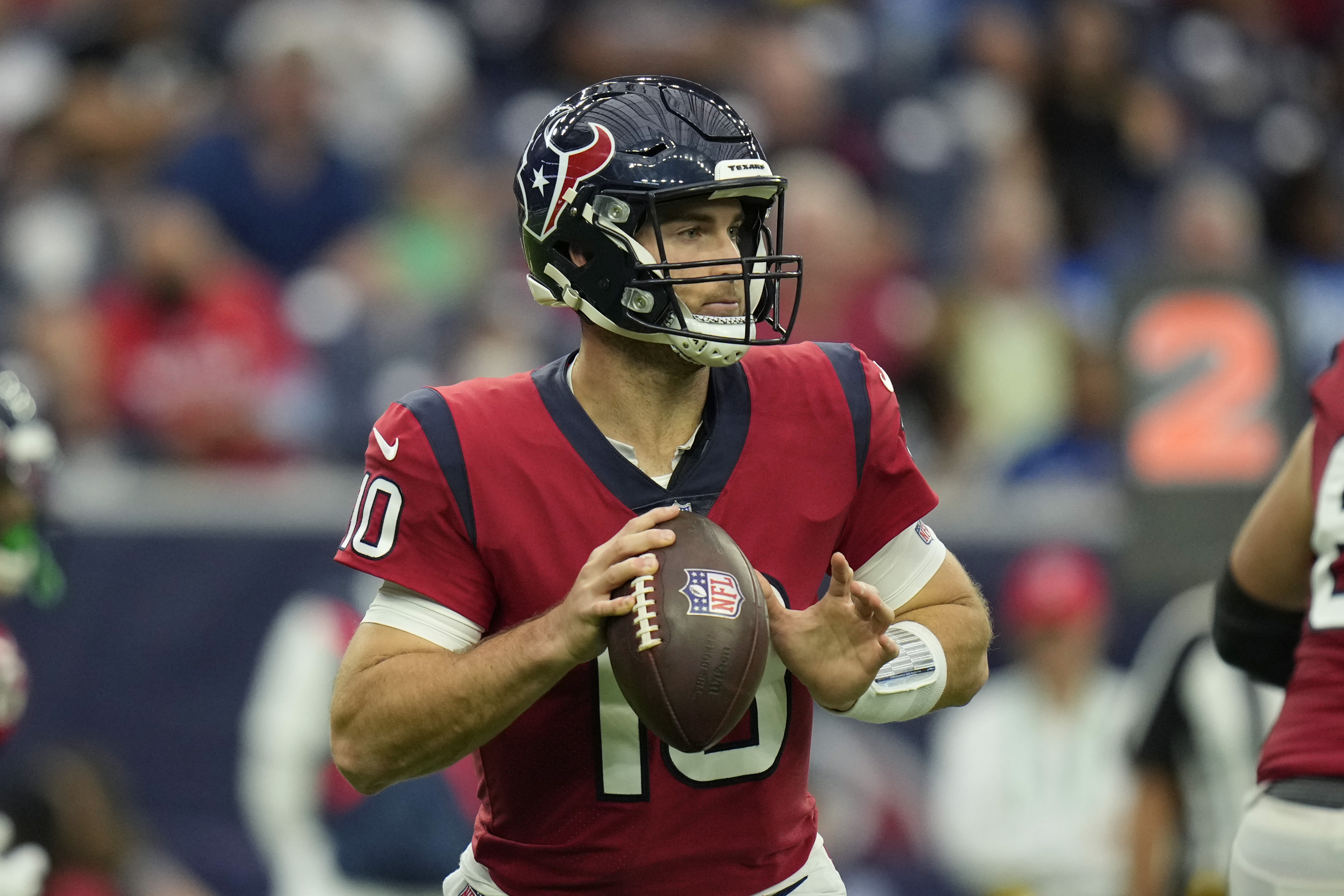 Houston Texans quarterback Tyrod Taylor (5) throw a pass against