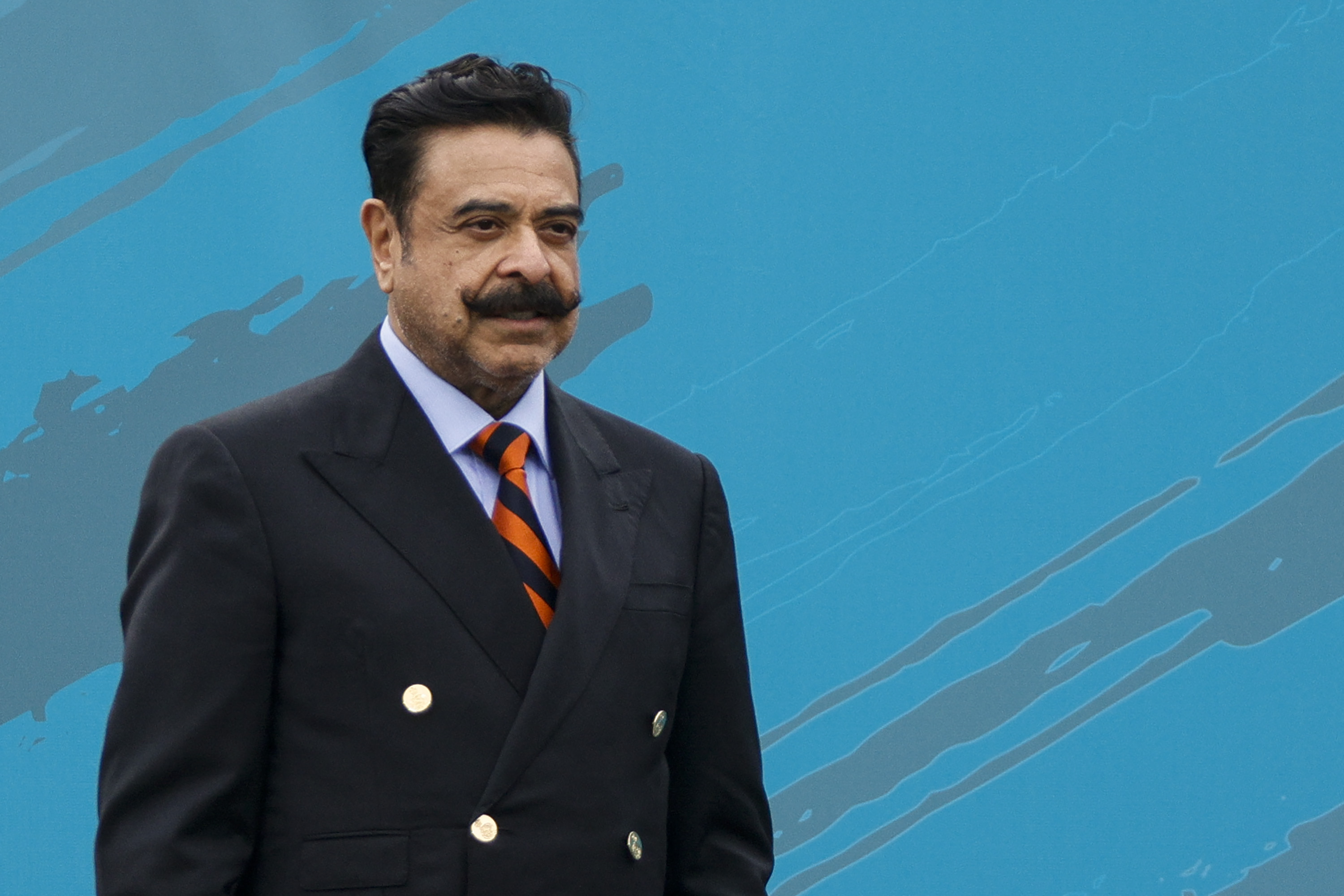 Jaguars owner Shad Khan donates 1,000 tickets to refugees