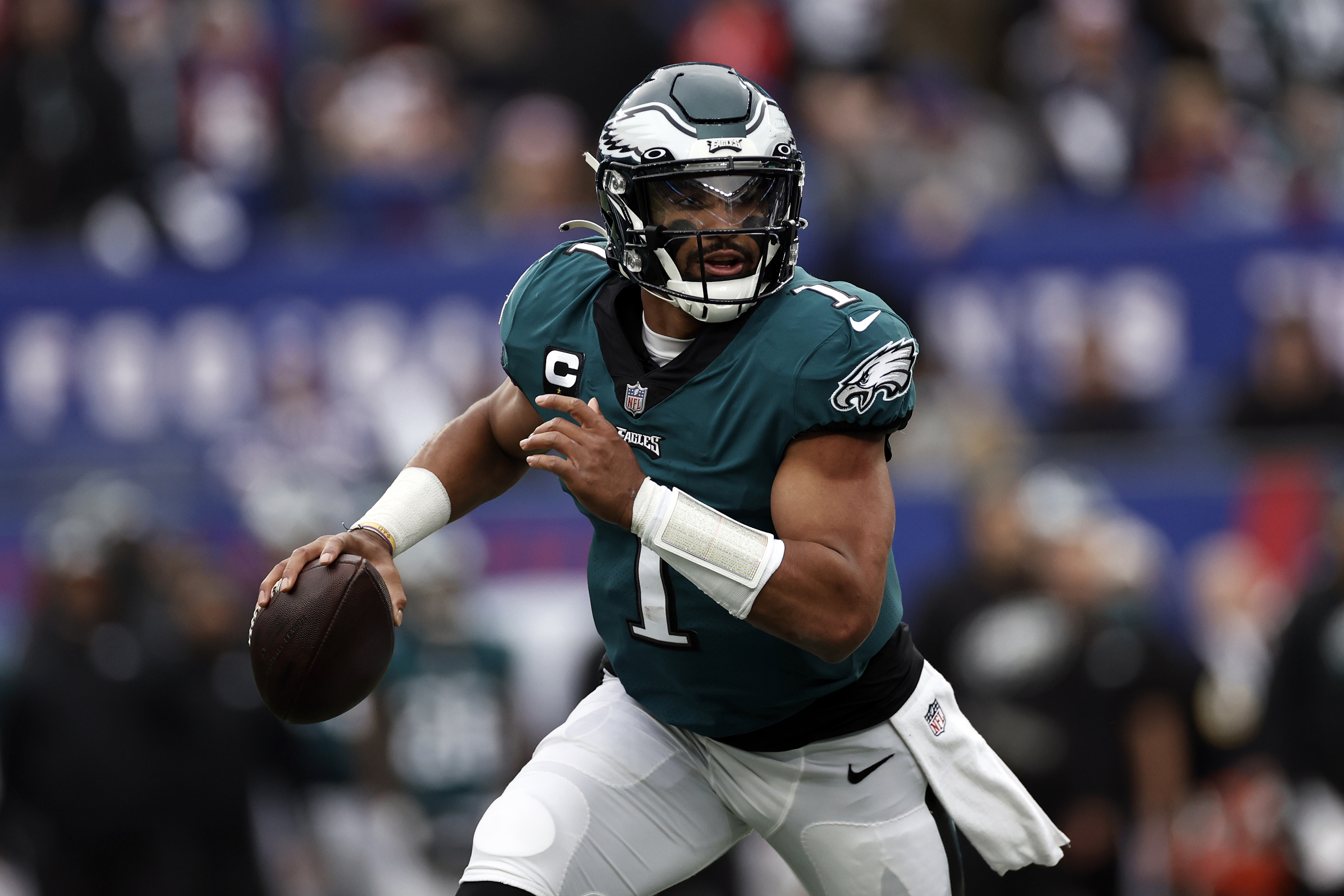 Eagles' Jalen Hurts 'Doing Everything in My Power' to Return from Injury vs. WFT