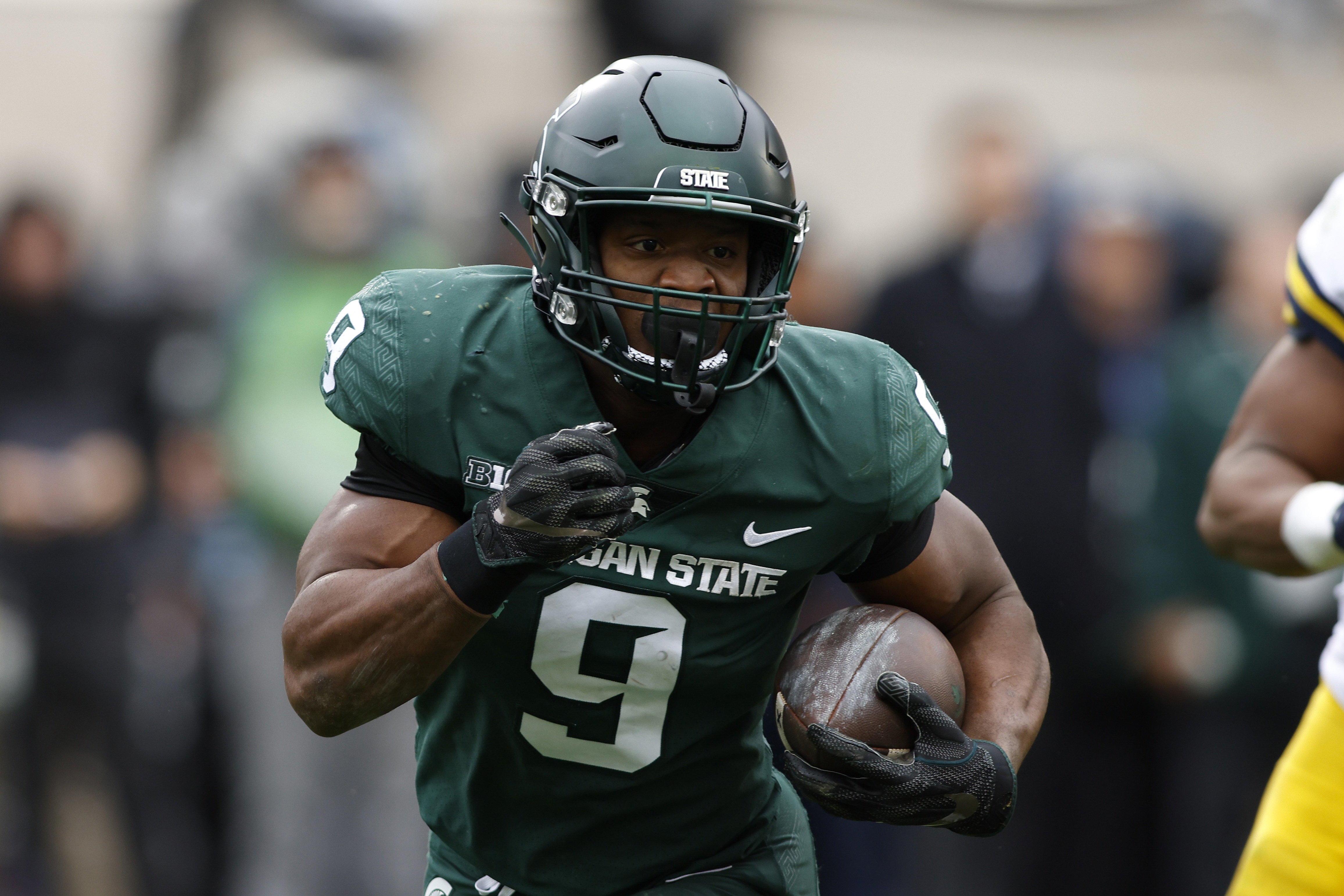 Michigan State's Kenneth Walker III to Skip Peach Bowl to Prepare for 2022 NFL D..