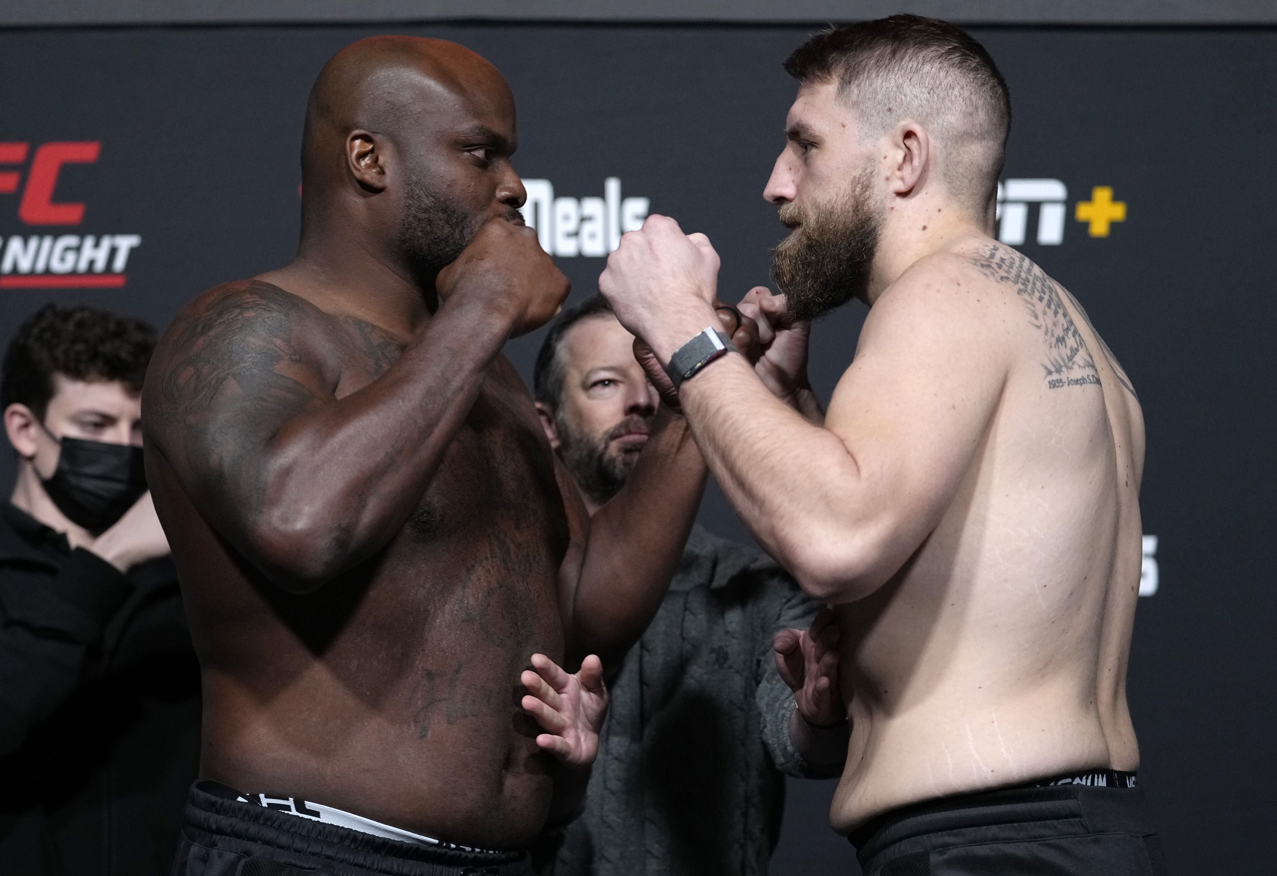 Derrick Lewis holds UFC knockout record with first round finish of Chris  Daukaus