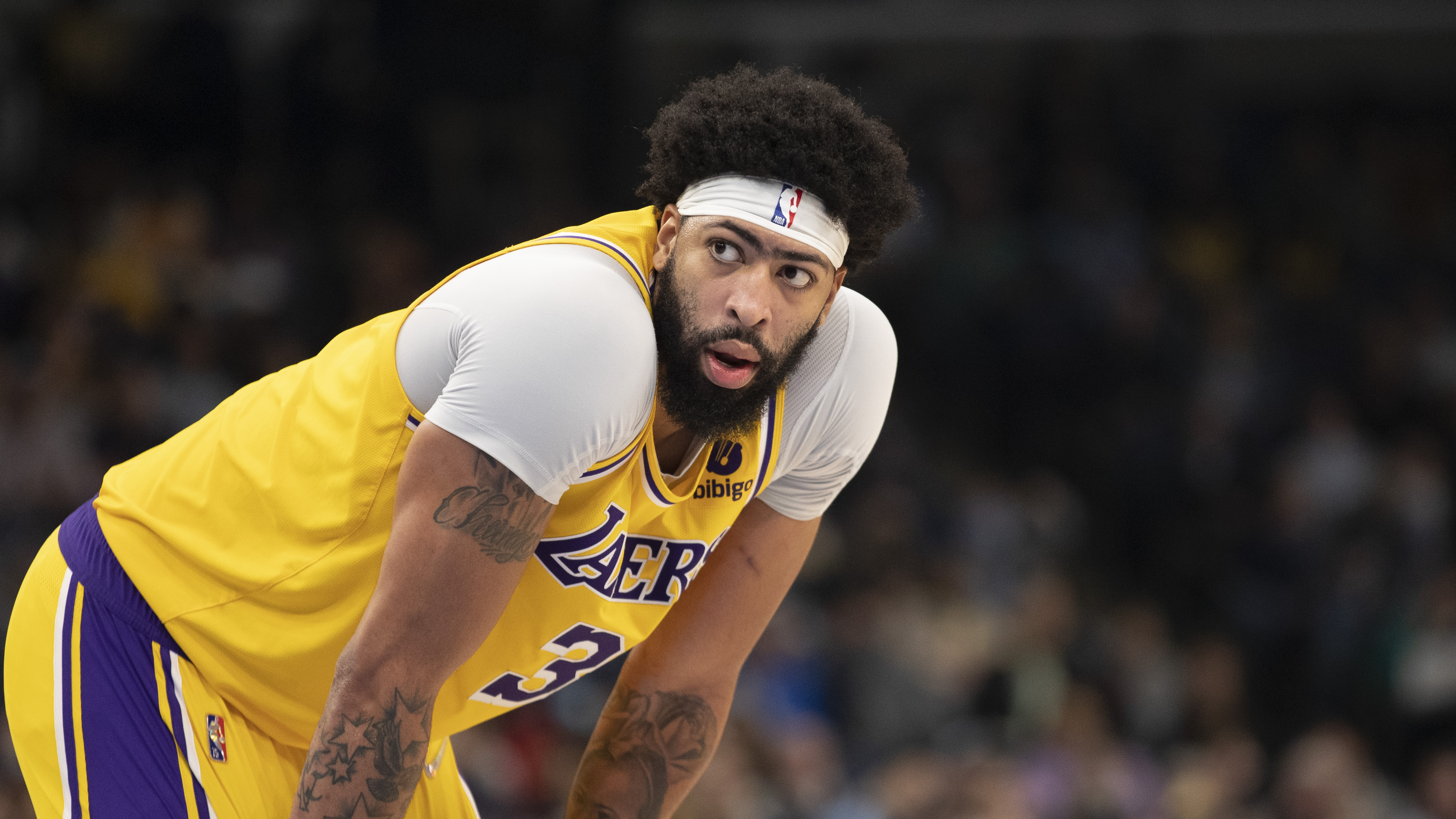 Lakers' Anthony Davis out at least 4 weeks for sprained knee