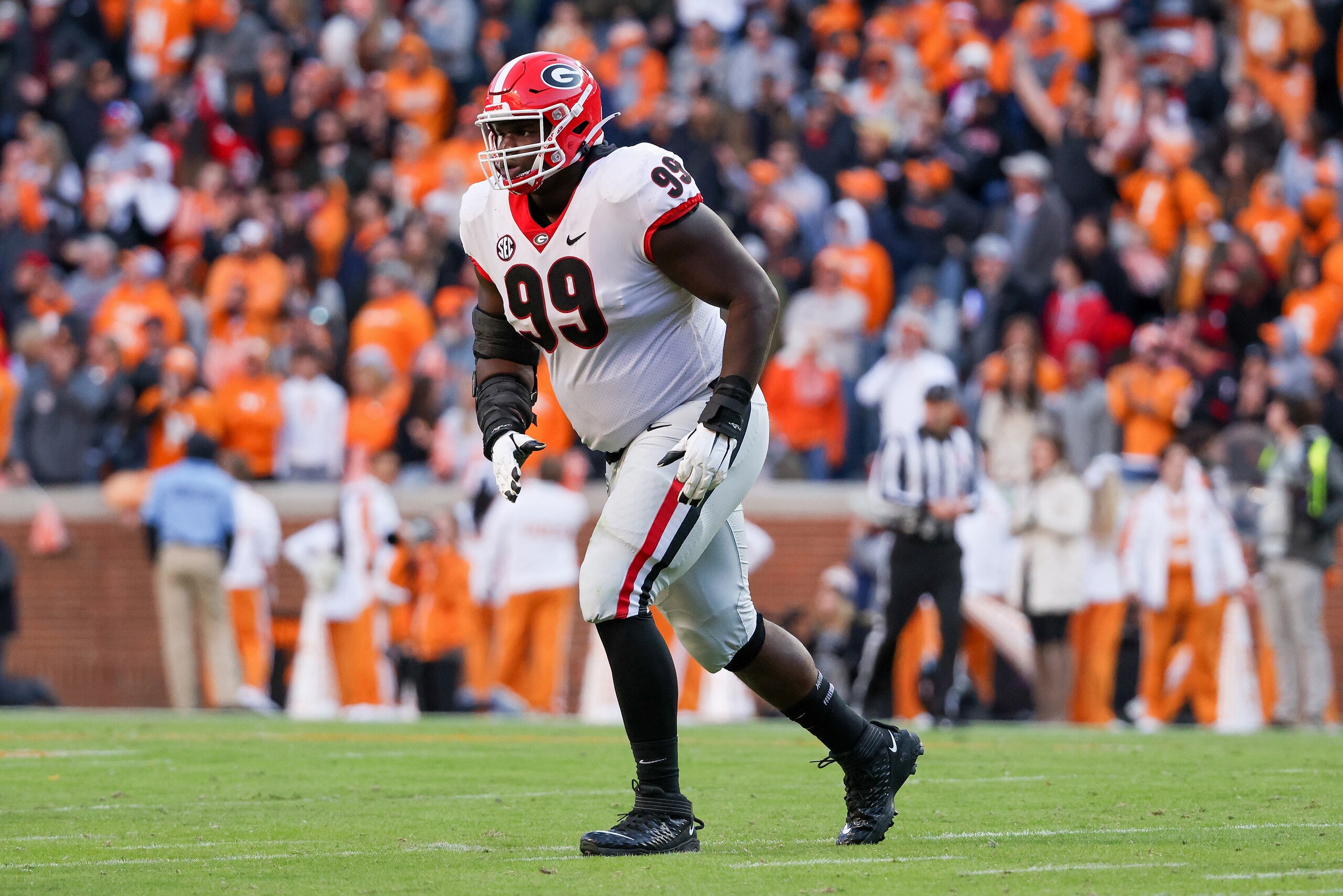 KNOXVILLE, TENNESSEE - NOVEMBER 13: Jordan Davis #99 of the Georgia Bulldogs jogs across the field in the second quarter against the Tennessee Volunteers at Neyland Stadium on November 13, 2021 in Knoxville, Tennessee. (Photo by Dylan Buell/Getty Images) KNOXVILLE, TENNESSEE - NOVEMBER 13: Jordan Davis #99 of the Georgia Bulldogs jogs across the field in the second quarter against the Tennessee Volunteers at Neyland Stadium on November 13, 2021 in Knoxville, Tennessee. (Photo by Dylan Buell/Getty Images)