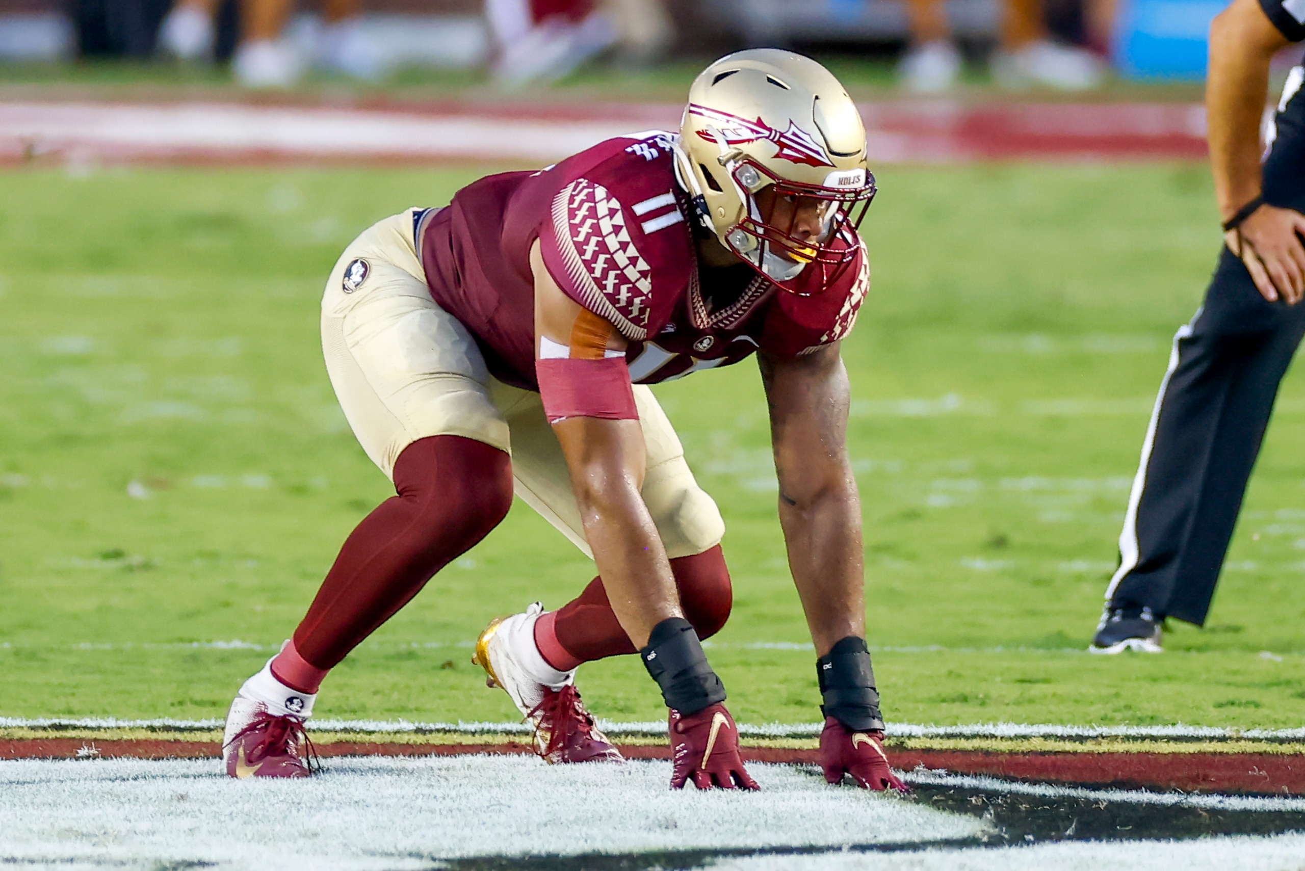 TALLAHASSEE, FL - SEPTEMBER 05: Florida State Seminoles defensive end Jermaine Johnson II (11) during the game between the Notre Dame Fighting Irish and the Florida State Seminoles on September 5, 2021 at Bobby Bowden Field at Doak Campbell Stadium in Tallahassee, Fl. (Photo by David Rosenblum/Icon Sportswire via Getty Images) TALLAHASSEE, FL - SEPTEMBER 05: Florida State Seminoles defensive end Jermaine Johnson II (11) during the game between the Notre Dame Fighting Irish and the Florida State Seminoles on September 5, 2021 at Bobby Bowden Field at Doak Campbell Stadium in Tallahassee, Fl. (Photo by David Rosenblum/Icon Sportswire via Getty Images)