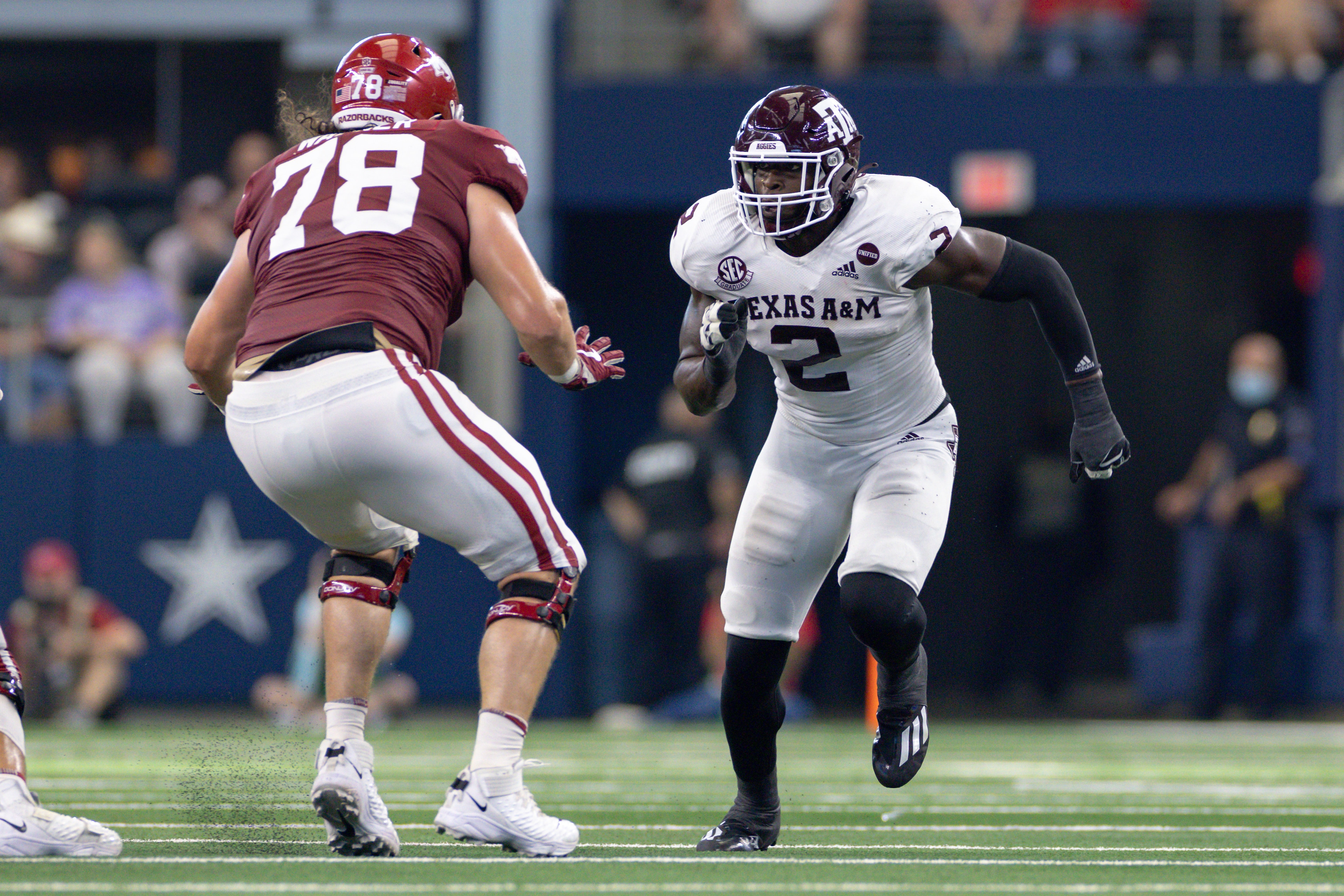 ARLINGTON, TX - SEPTEMBER 25: Texas A&M Aggies defensive lineman Michael Clemons (#2) runs up field as Arkansas Razorbacks lineman Dalton Wagner (#78) blocks during the  Southwest Classic college football game between the Texas A&M Aggies and Arkansas Razorbacks on September 25, 2021 at AT&T Stadium in Arlington, TX.  (Photo by Matthew Visinsky/Icon Sportswire via Getty Images)