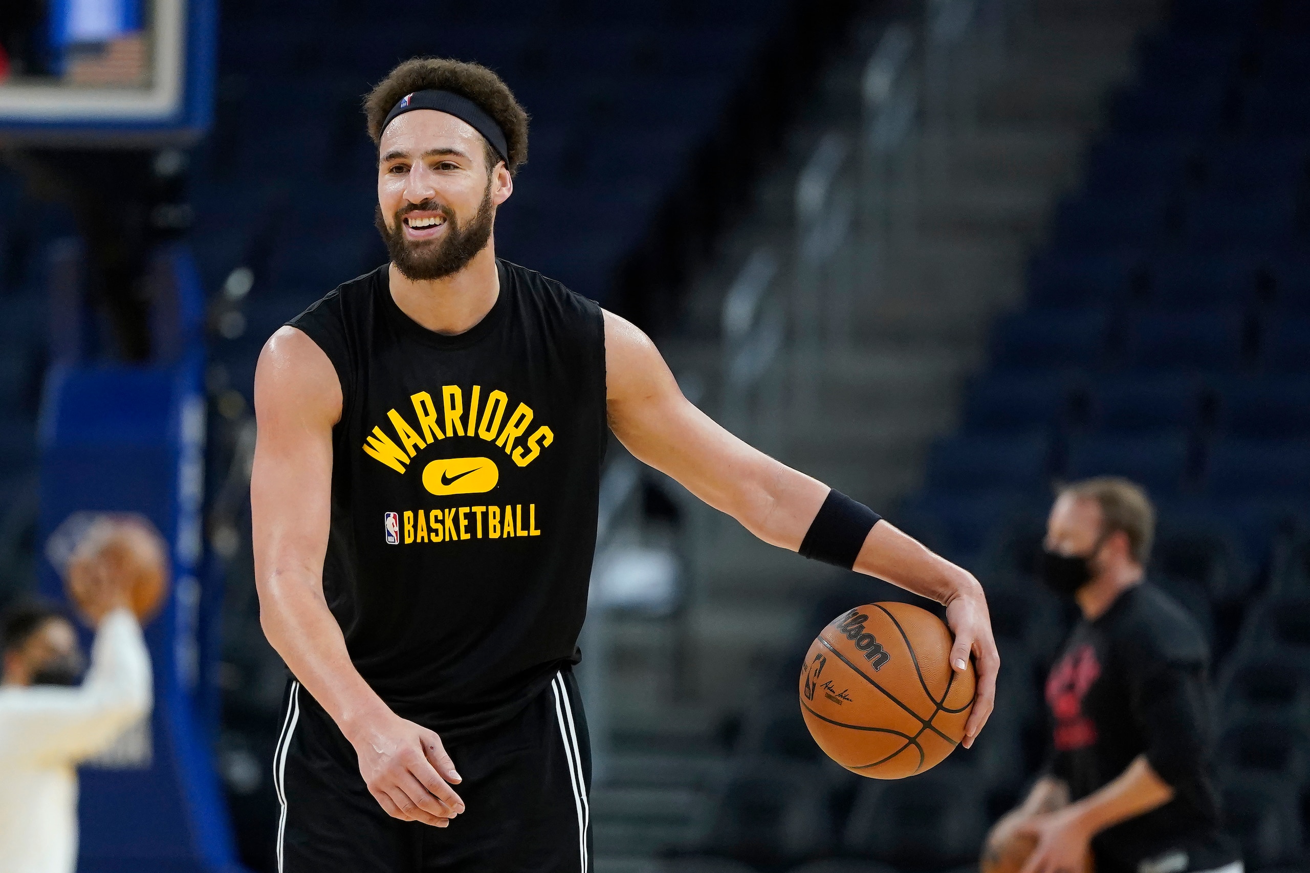 Injured Golden State Warriors guard Klay Thompson dribble the ball as players get ready for an NBA basketball game between the Warriors and the Portland Trail Blazers in San Francisco, Wednesday, Dec. 8, 2021. (AP Photo/Jeff Chiu)