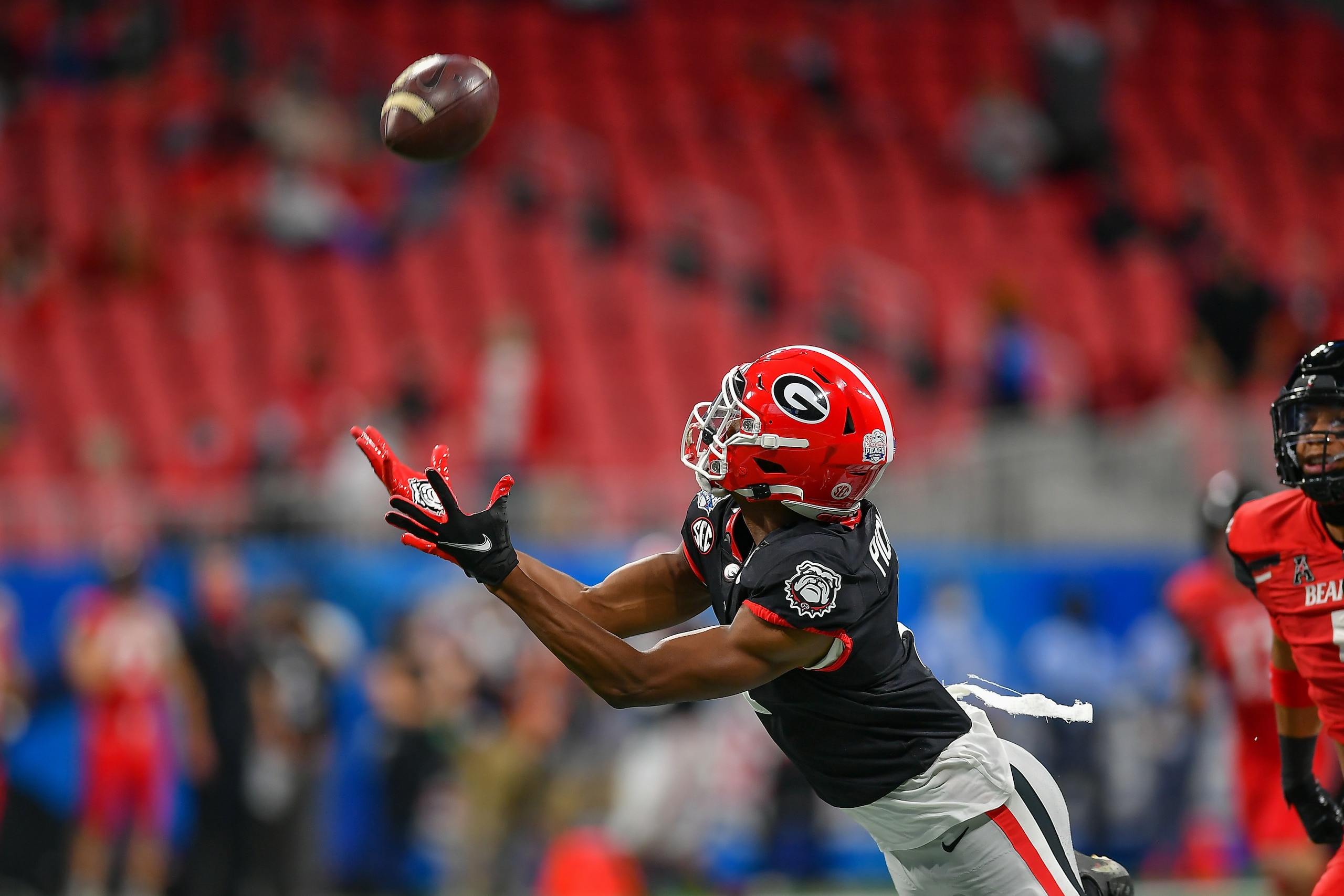 ATLANTA, GA  JANUARY 01:  Georgia wide receiver George Pickens (1) stretches out for a reception during the Chick-fil-A Peach Bowl between the Cincinnati Bearcats and the Georgia Bulldogs on January 1st, 2021 at Mercedes-Benz Stadium in Atlanta, GA.  (Photo by Rich von Biberstein/Icon Sportswire via Getty Images)