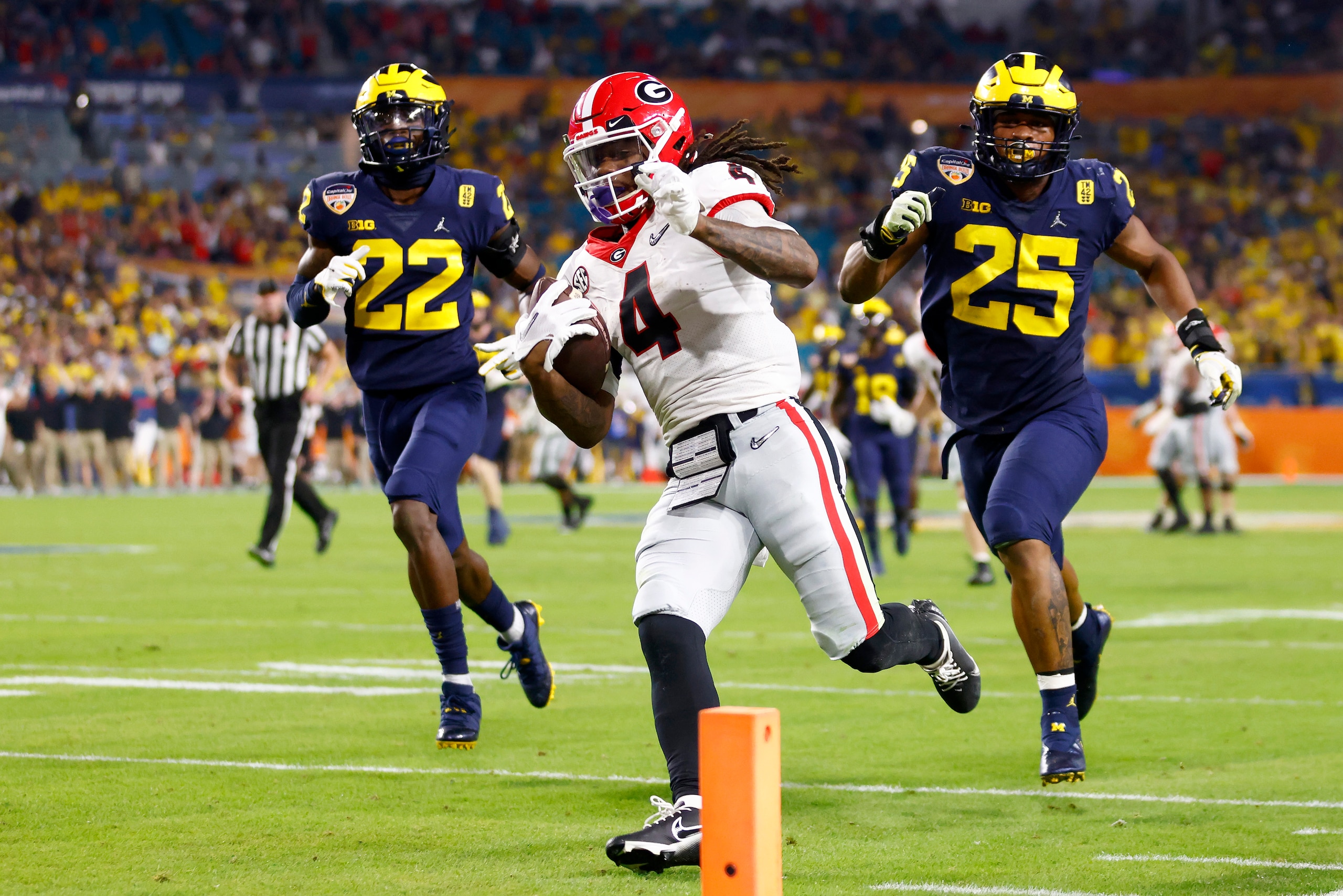 MIAMI GARDENS, FLORIDA - DECEMBER 31: James Cook #4 of the Georgia Bulldogs runs the ball into the end zone for a touchdown in the fourth quarter of the game against the Michigan Wolverines  in the Capital One Orange Bowl for the College Football Playoff semifinal game at Hard Rock Stadium on December 31, 2021 in Miami Gardens, Florida. (Photo by Michael Reaves/Getty Images)